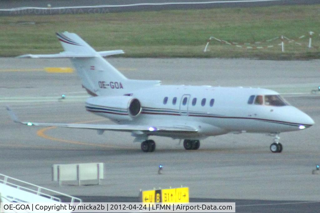 OE-GOA, Hawker Beechcraft 900XP C/N HA-0180, Taxiing