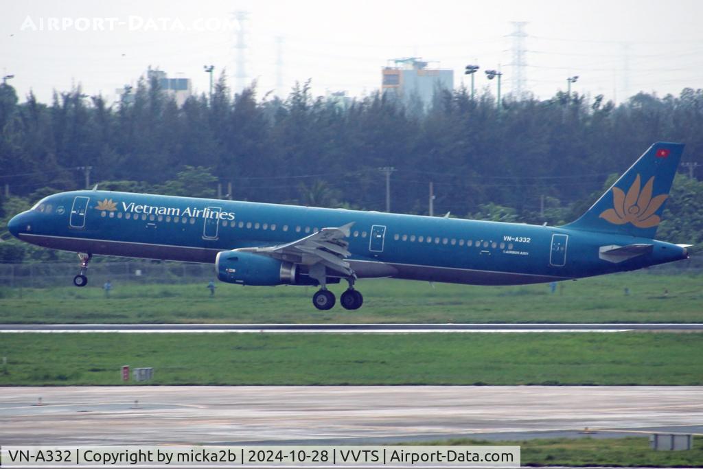 VN-A332, 2011 Airbus A321-231 C/N 4971, Landing
