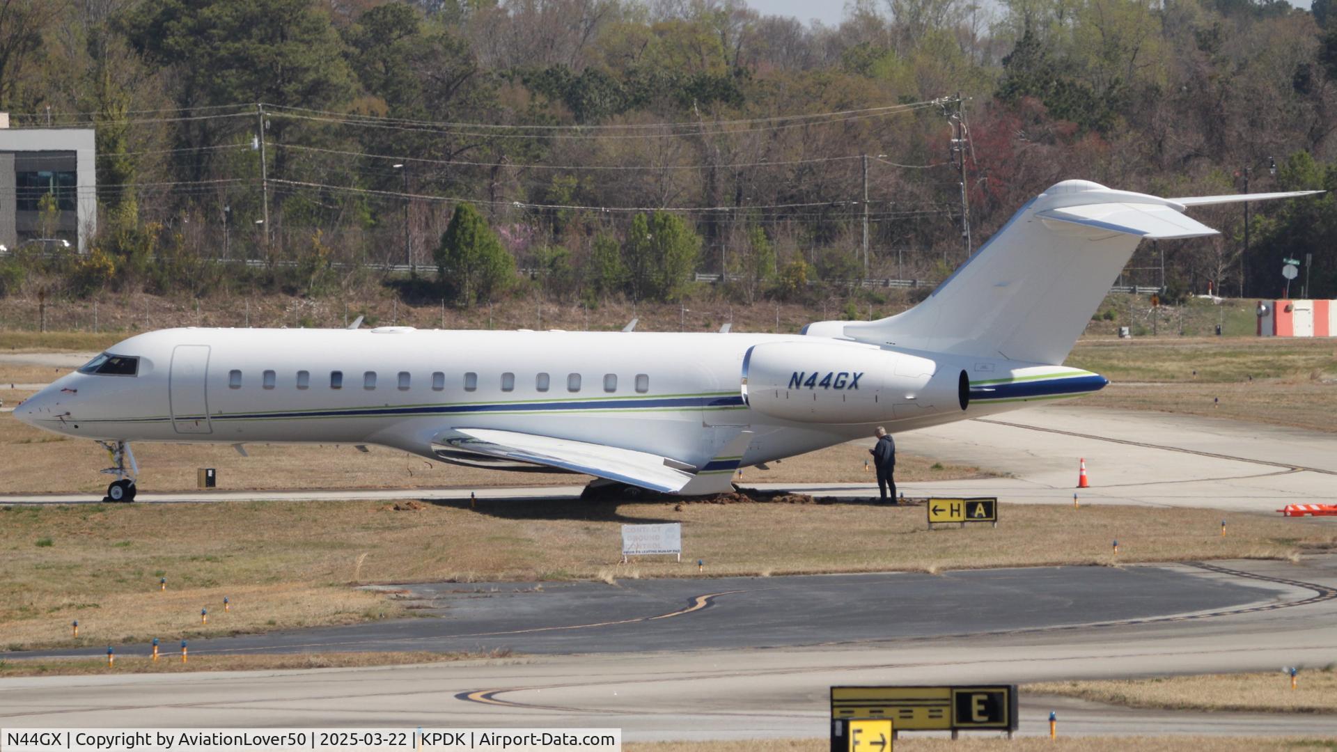 N44GX, 2004 Bombardier BD-700-1A10 Global Express C/N 9142, Global Express, experienced a taxiway incursion the previous day after landing with virtually empty fuel tanks (at least that's what I've heard). Oops!