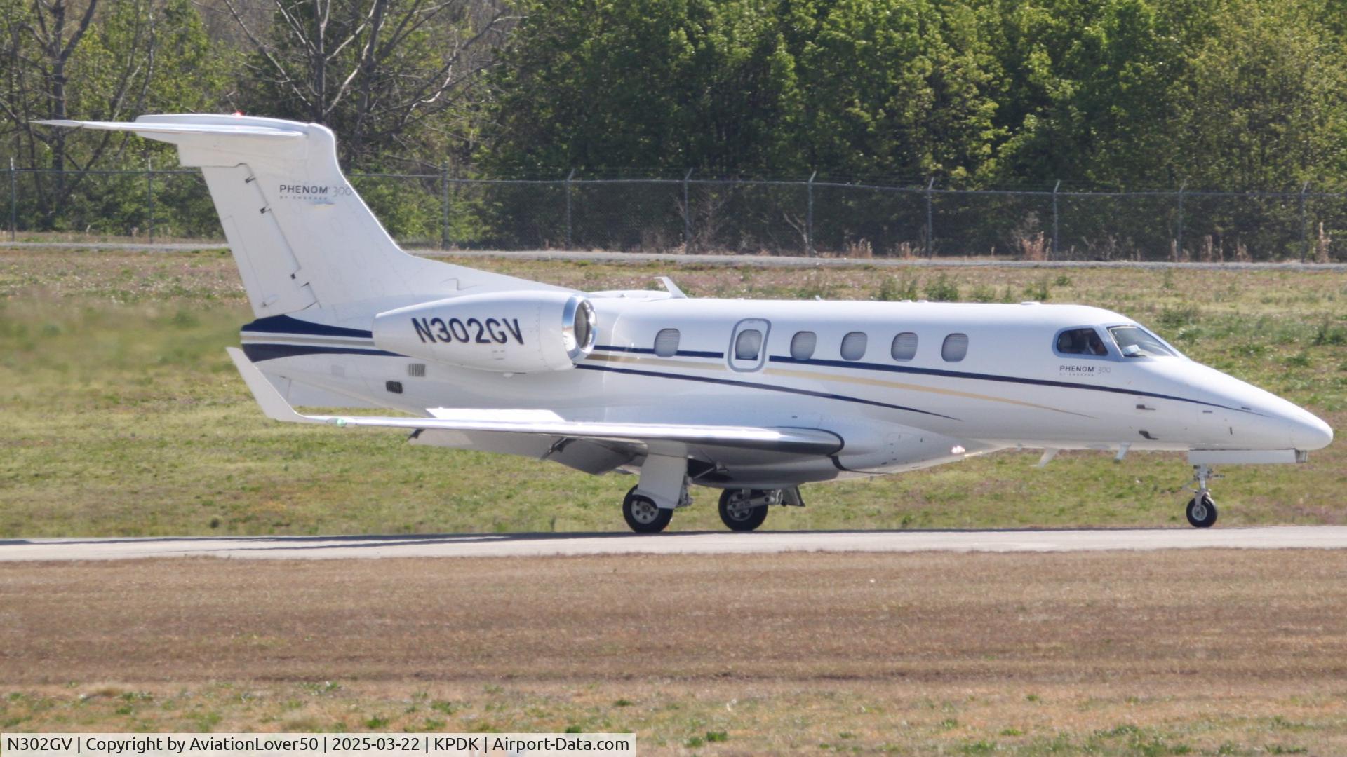 N302GV, 2015 Embraer EMB-505 Phenom 300 C/N 50500322, Wheels Up Phenom 300
