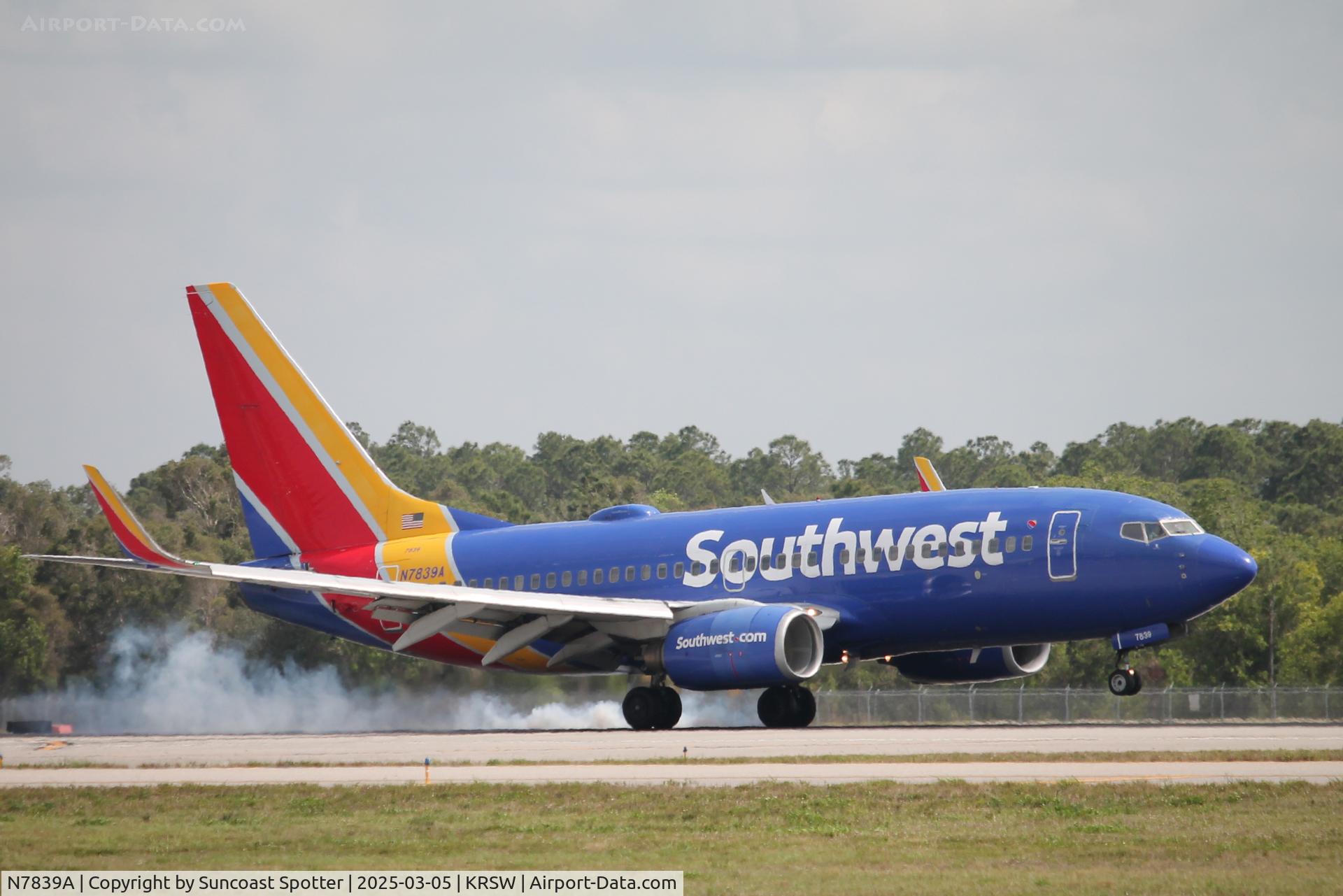 N7839A, 2001 Boeing 737-73V C/N 30243, Southwest Flight 1351 arrives at Southwest Florida International Airport following flight from Chicago-Midway International Airport