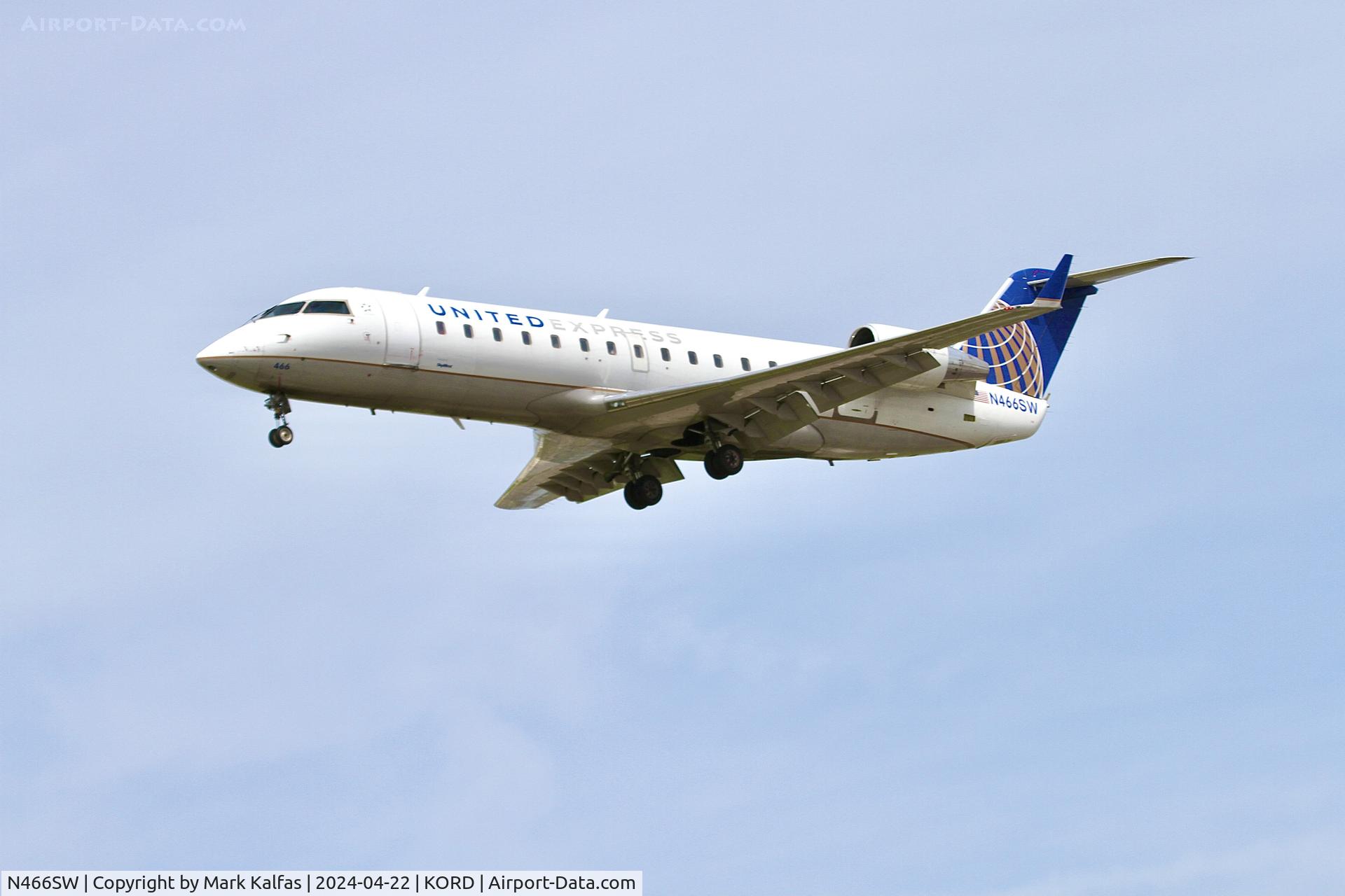 N466SW, 2003 Bombardier CRJ-200ER (CL-600-2B19) C/N 7856, CRJ2 SKYWEST / UNITED EXPRESS Bombardier CRJ-200ER N466SW Arriving KORD