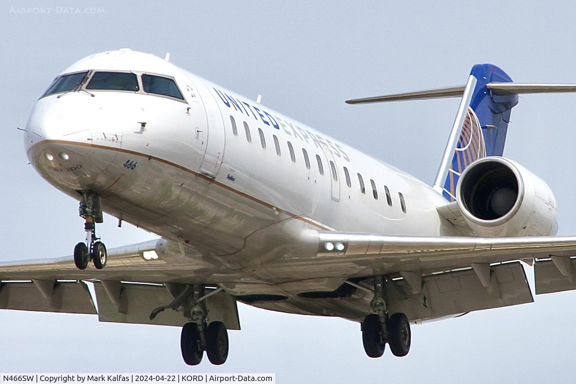 N466SW, 2003 Bombardier CRJ-200ER (CL-600-2B19) C/N 7856, CRJ2 SKYWEST / UNITED EXPRESS Bombardier CRJ-200ER N466SW Arriving KORD
