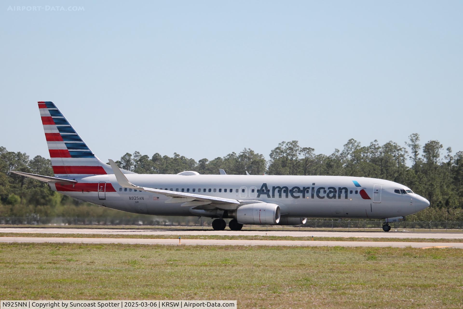 N925NN, 2013 Boeing 737-823 C/N 31169, American Flight 1929 departs Southwest Florida International Airport enroute to Chicago-O’hare International Airport