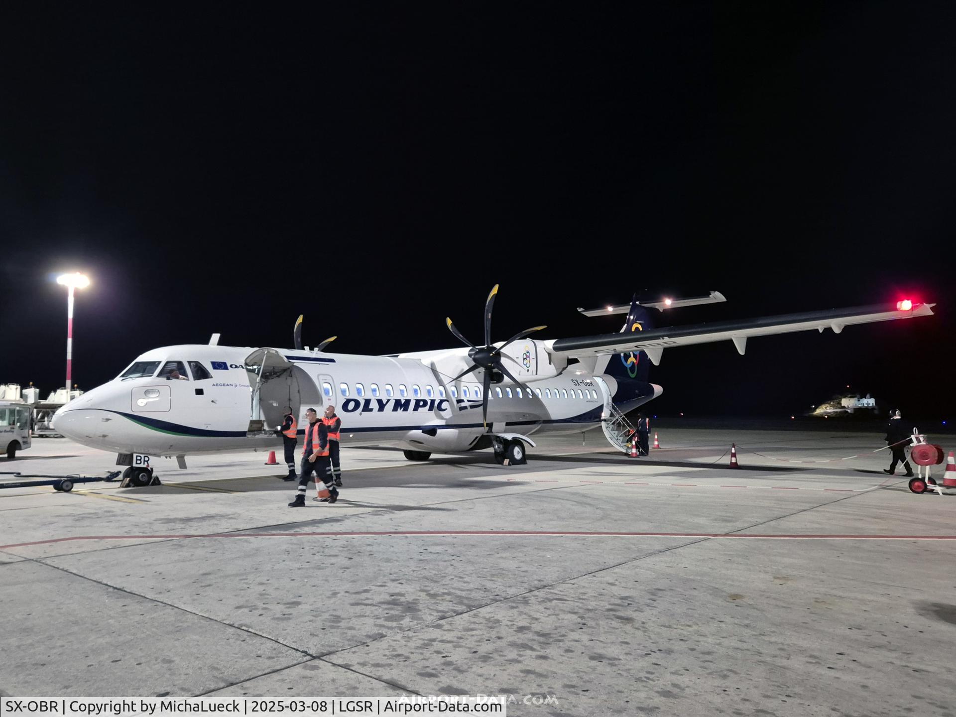 SX-OBR, 2013 ATR 72-600 C/N 1129, Boarding for the short hop to ATH
