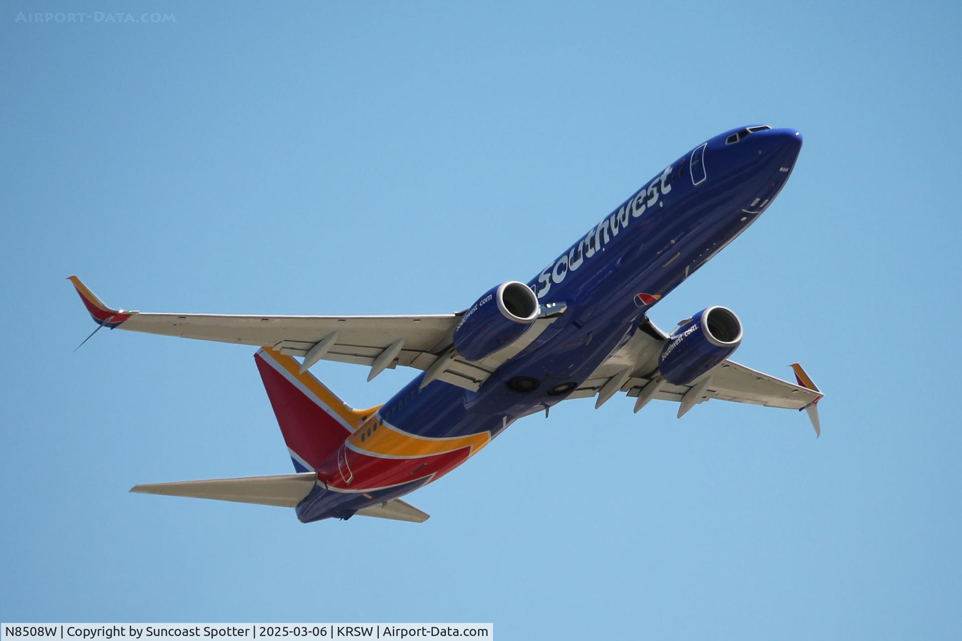 N8508W, 2016 Boeing 737-8H4 C/N 38814, Southwest Flight 4824 departs Southwest Florida International Airport enroute to Chicago-Midway International Airport