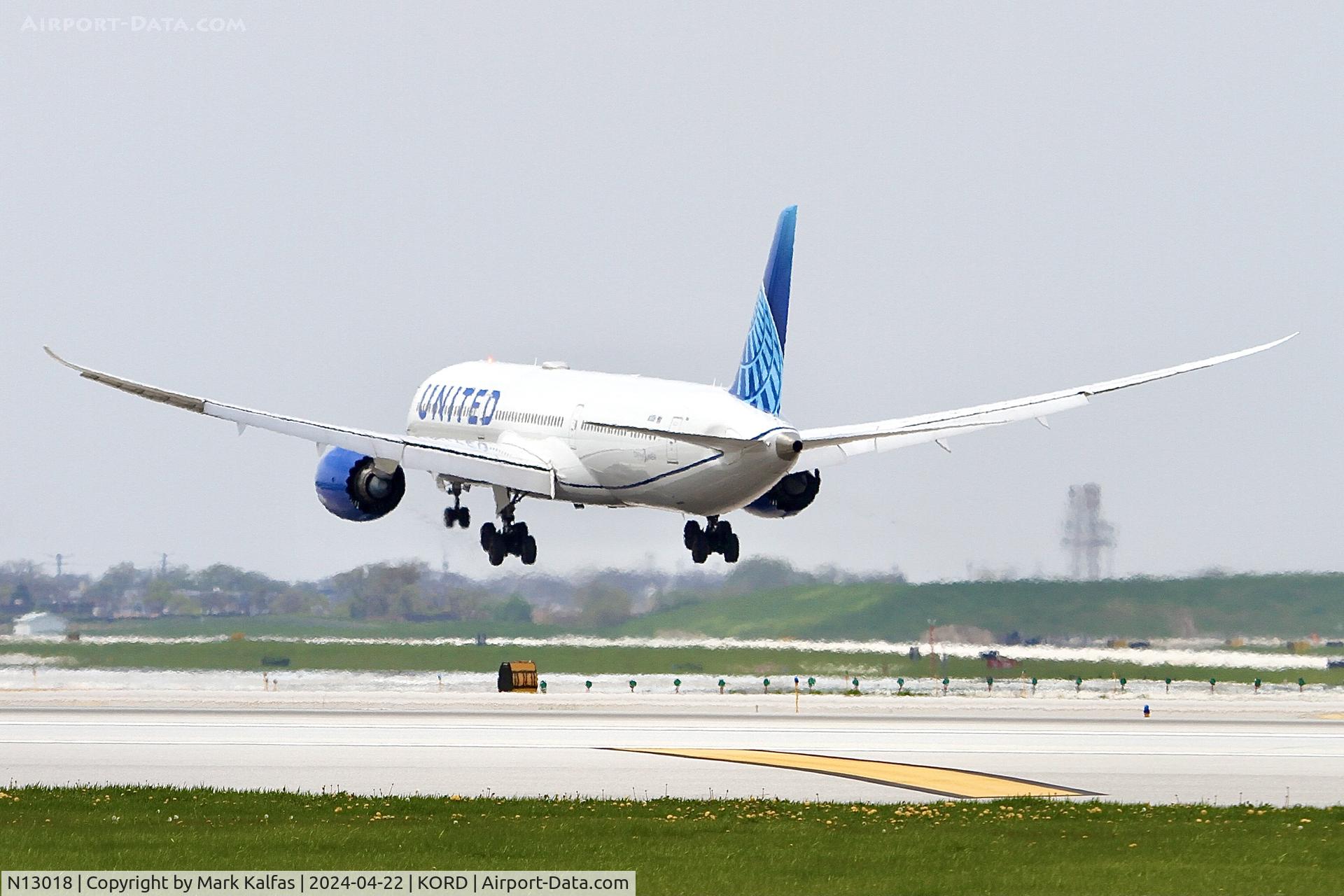 N13018, 2022 Boeing 787-10 Dreamliner C/N 66987, B78X United Airlines Boeing 787-10 Dreamliner N13018 arriving on 28C KORD