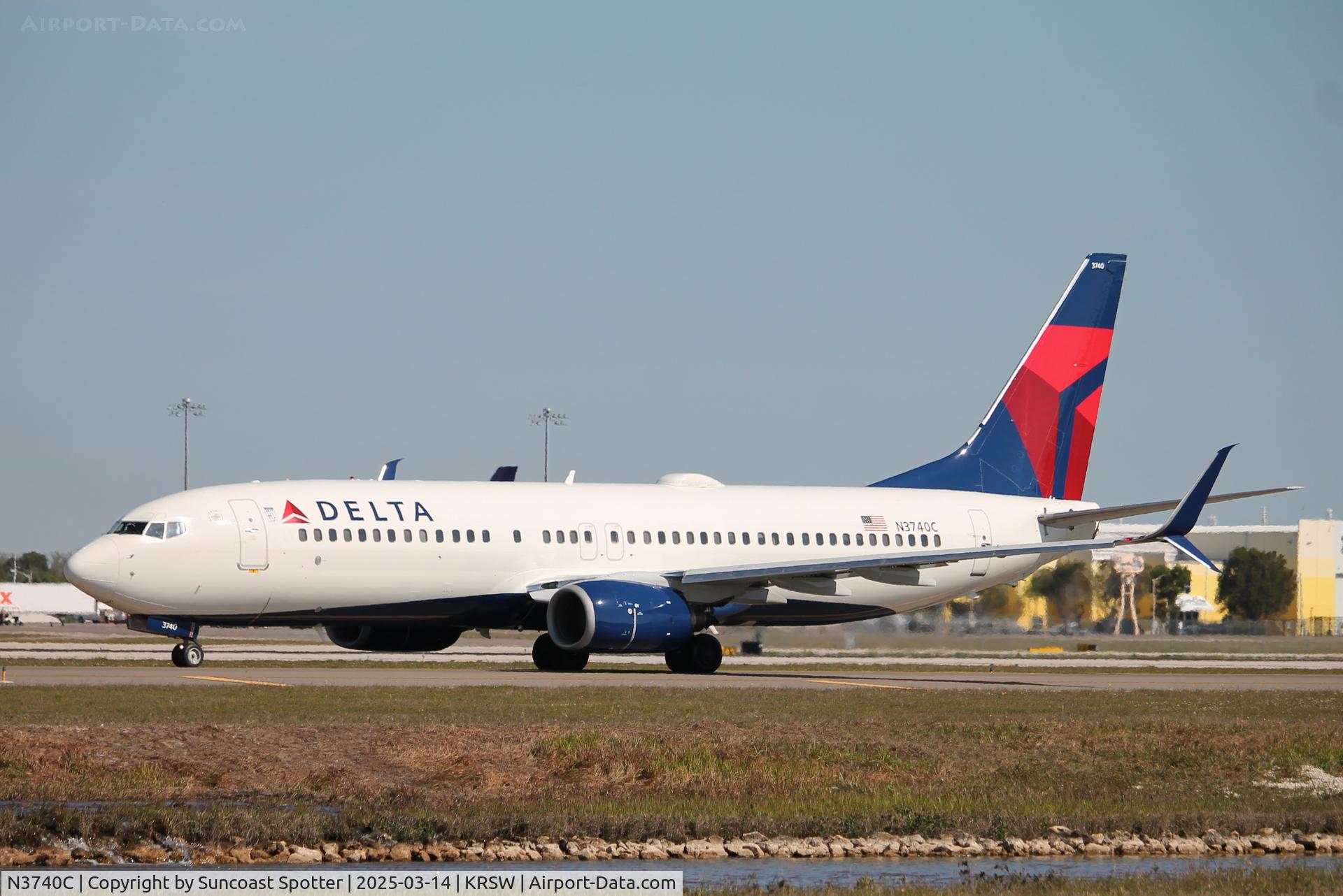 N3740C, 2000 Boeing 737-832 C/N 30800, Delta Flight 1292 taxis at Southwest Florida International Airport prior to flight to Boston-Logan International Airport