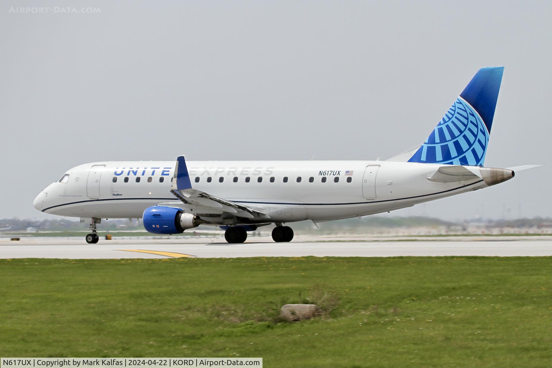 N617UX, 2019 Embraer 175LR (ERJ-170-200LR) C/N 17000819, E75L SkyWest / United Airlines Embraer 175LR (ERJ-170-200LR) N617UX departing 22L KORD