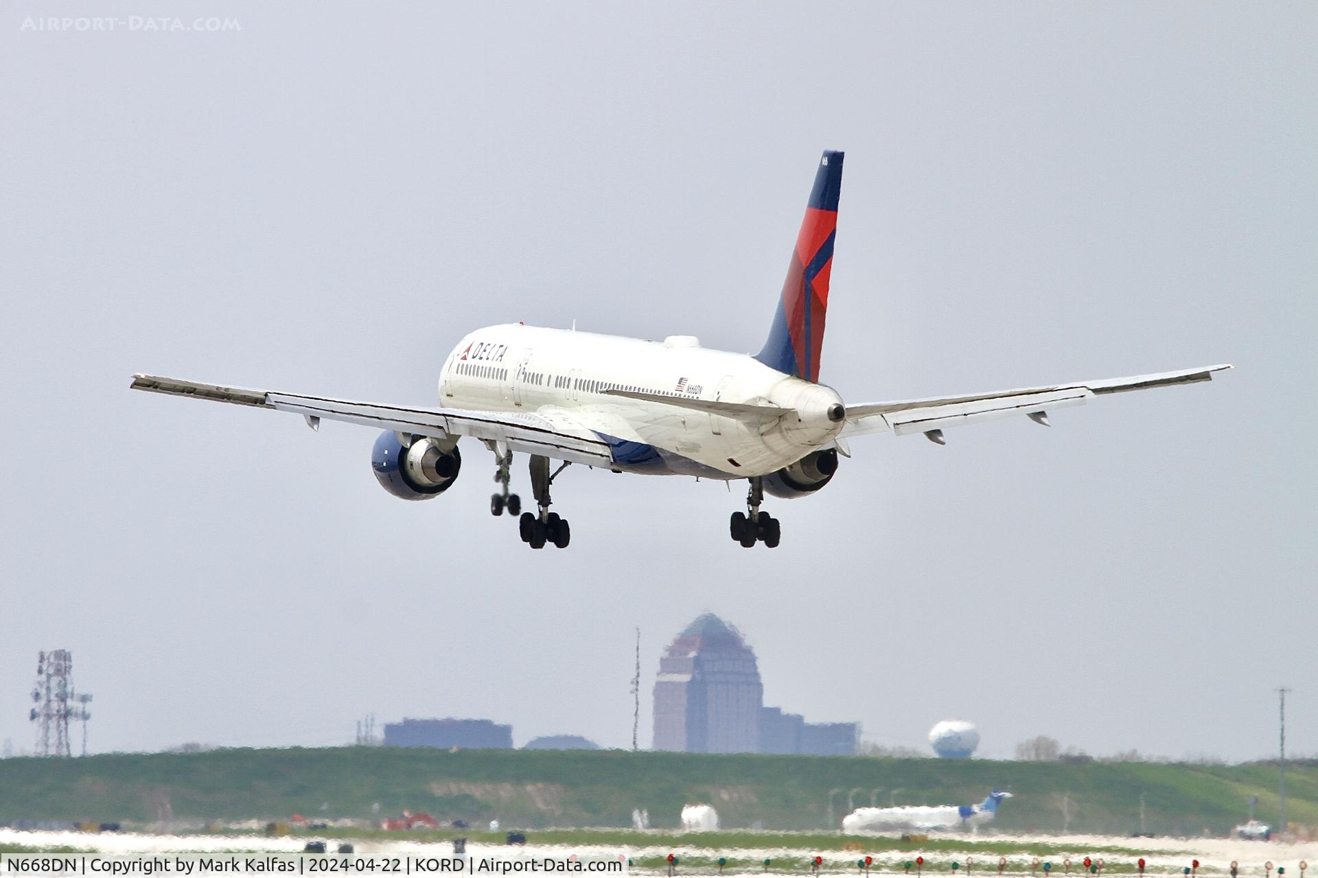 N668DN, 1991 Boeing 757-232 C/N 25141, B752 Delta Airlines Boeing 757-232 N668DN srriving on 22C KORD