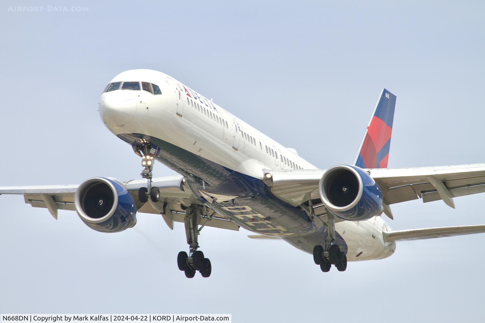 N668DN, 1991 Boeing 757-232 C/N 25141, B752 Delta Airlines Boeing 757-232 N668DN srriving on 22C KORD