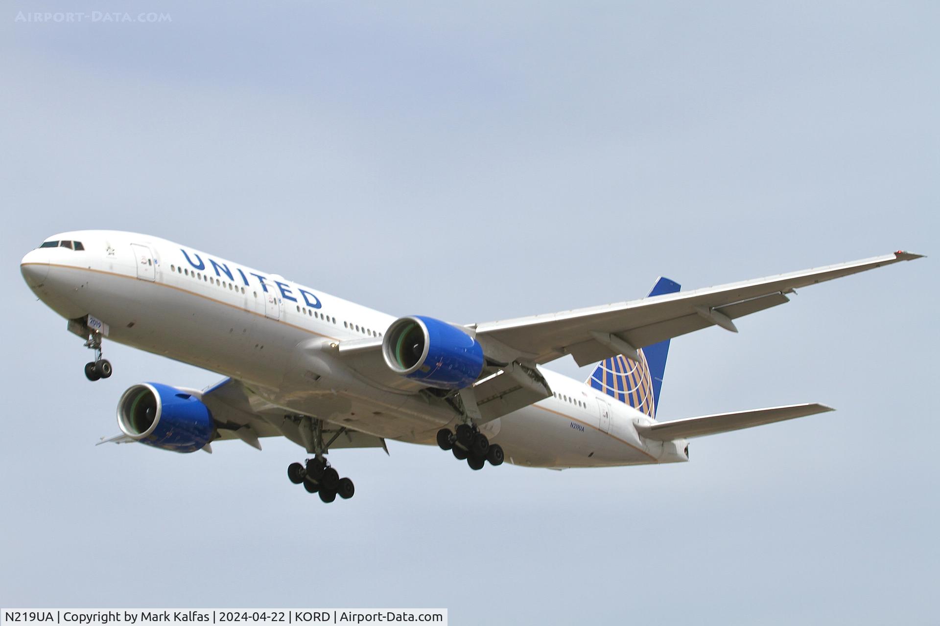 N219UA, 2001 Boeing 777-222 C/N 30551, B772 United Airlines Boeing 777-222 N219UA 28C approach.