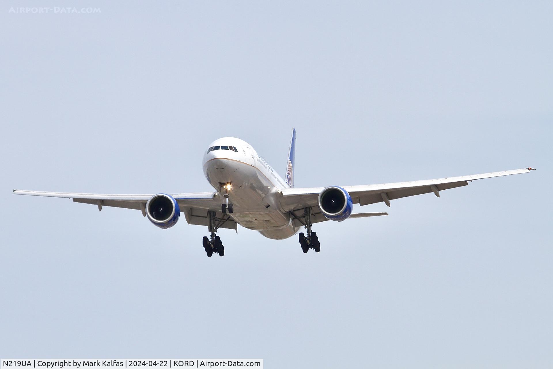 N219UA, 2001 Boeing 777-222 C/N 30551, B772 United Airlines Boeing 777-222 N219UA 28C approach.