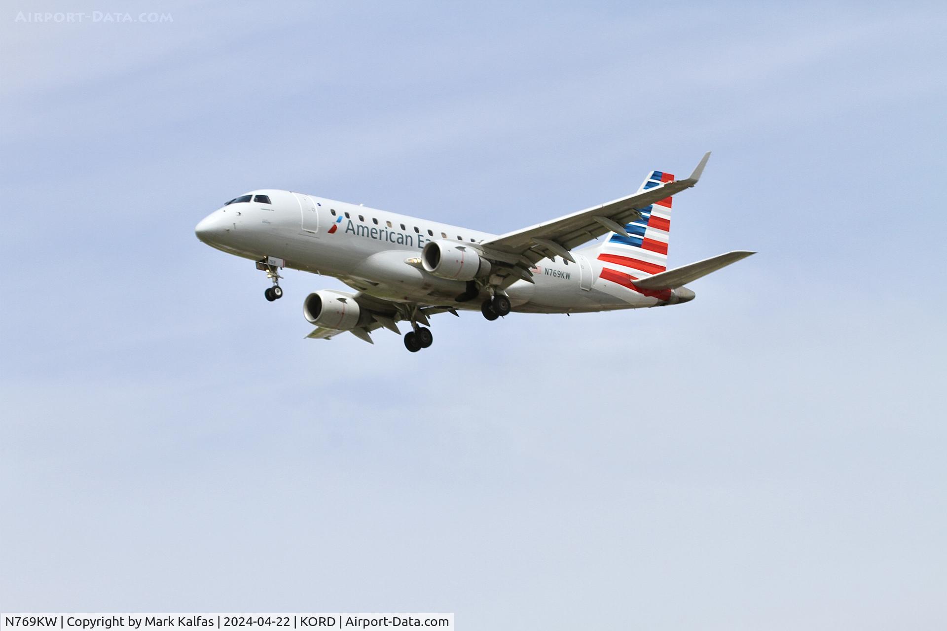 N769KW, 2004 Embraer 170ST (ERJ-170-100ST) C/N 17000024, E170 Envoy/ American Eagle EMBRAER ERJ 170-100 LR N769KW 28C approach KORD