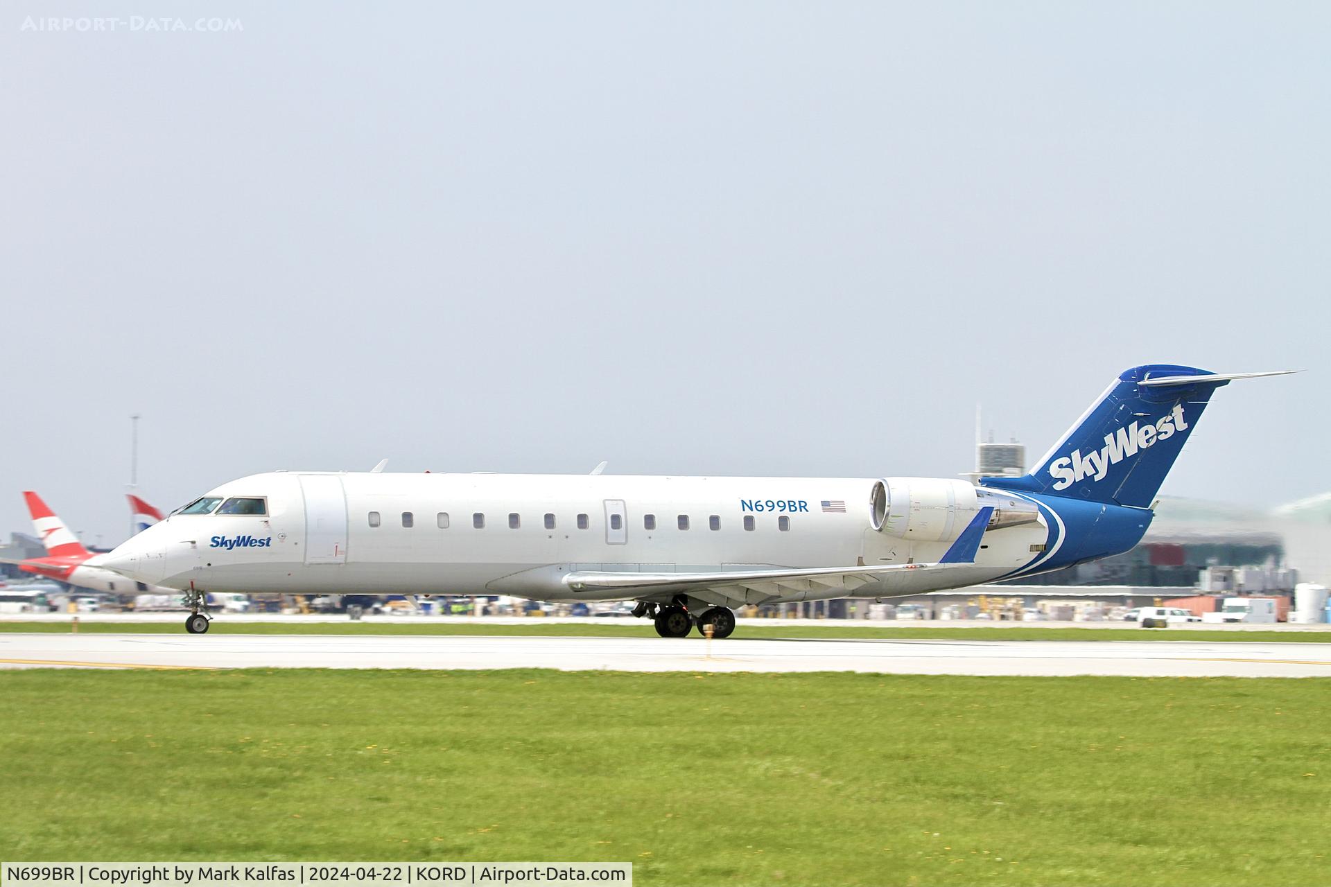 N699BR, 2003 Bombardier CRJ-200ER (CL-600-2B19) C/N 7801, CRJ2 SkyWest .United Express N699BR departing 22L ORD