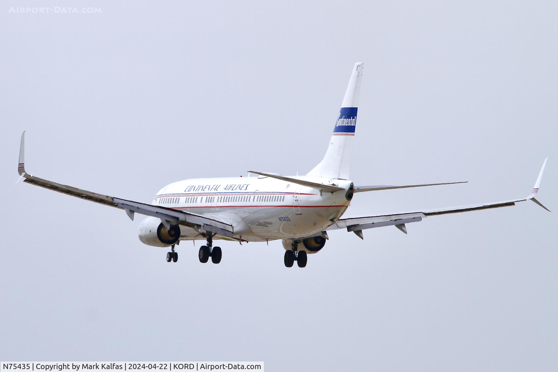 N75435, 2009 Boeing 737-924/ER C/N 33529, B738 United Airlines Boeing 737-924/ER N75435 arriving 28C KORD