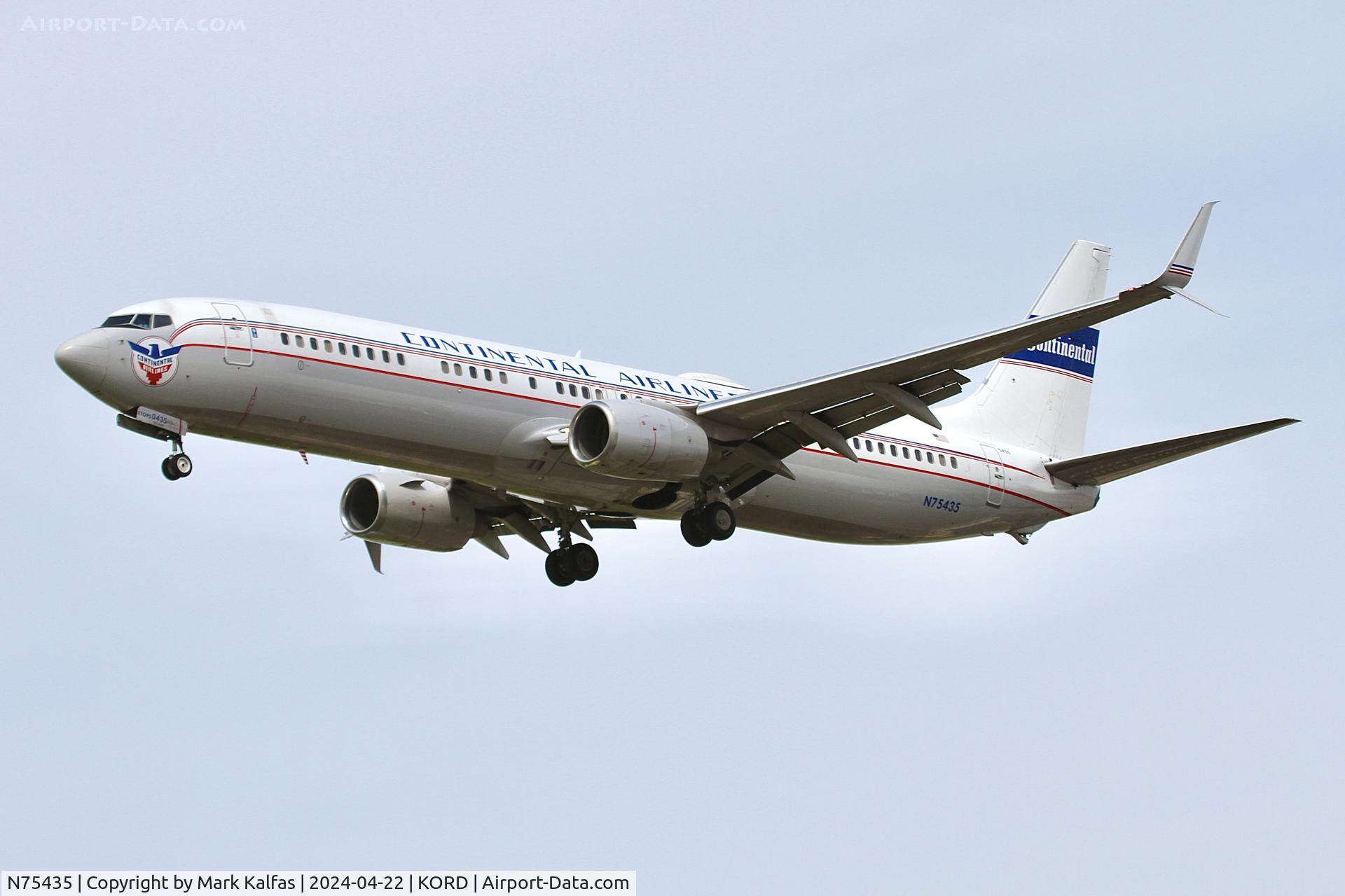 N75435, 2009 Boeing 737-924/ER C/N 33529, B738 United Airlines Boeing 737-924/ER N75435 arriving 28C KORD