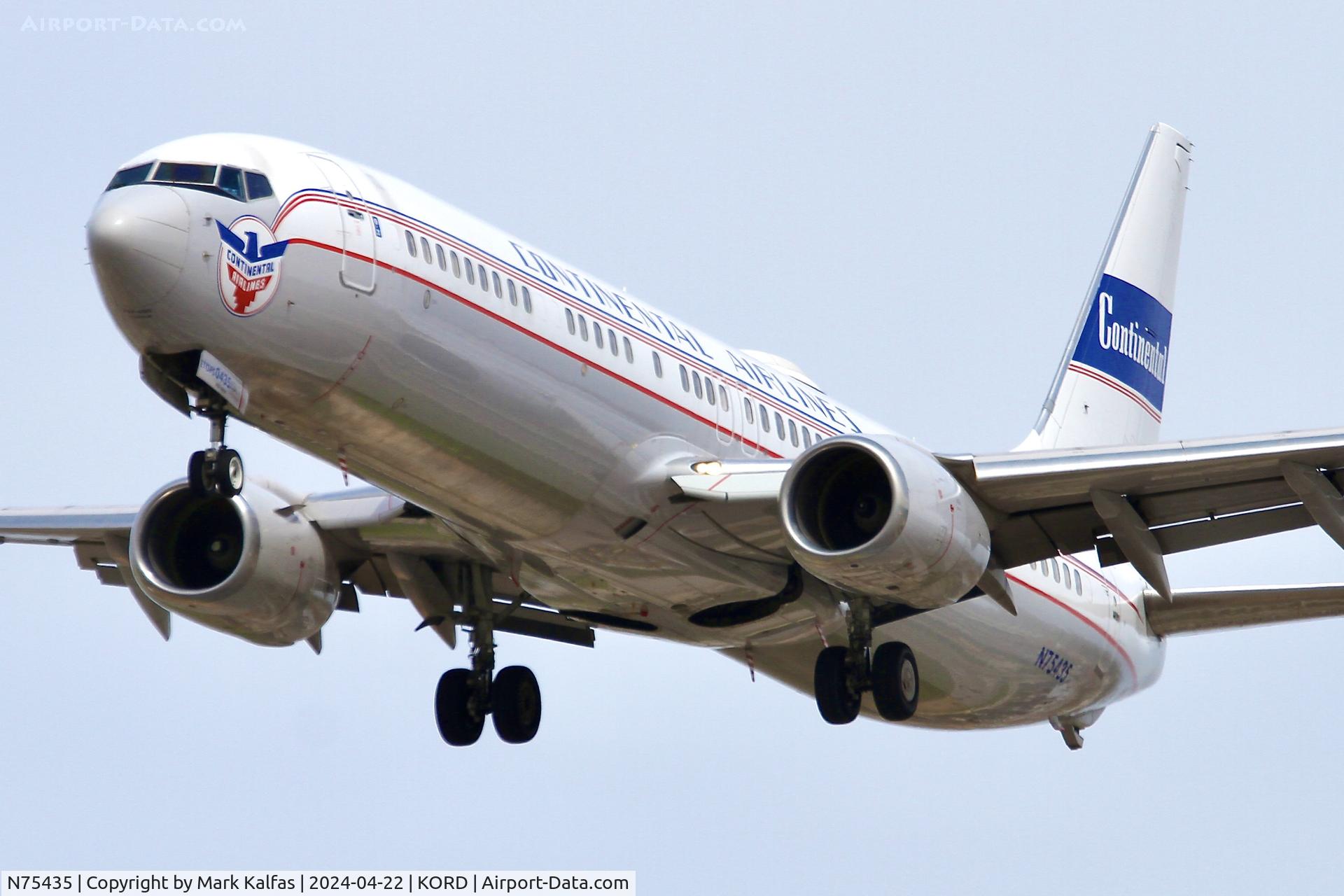 N75435, 2009 Boeing 737-924/ER C/N 33529, B738 United Airlines Boeing 737-924/ER N75435 arriving 28C KORD
