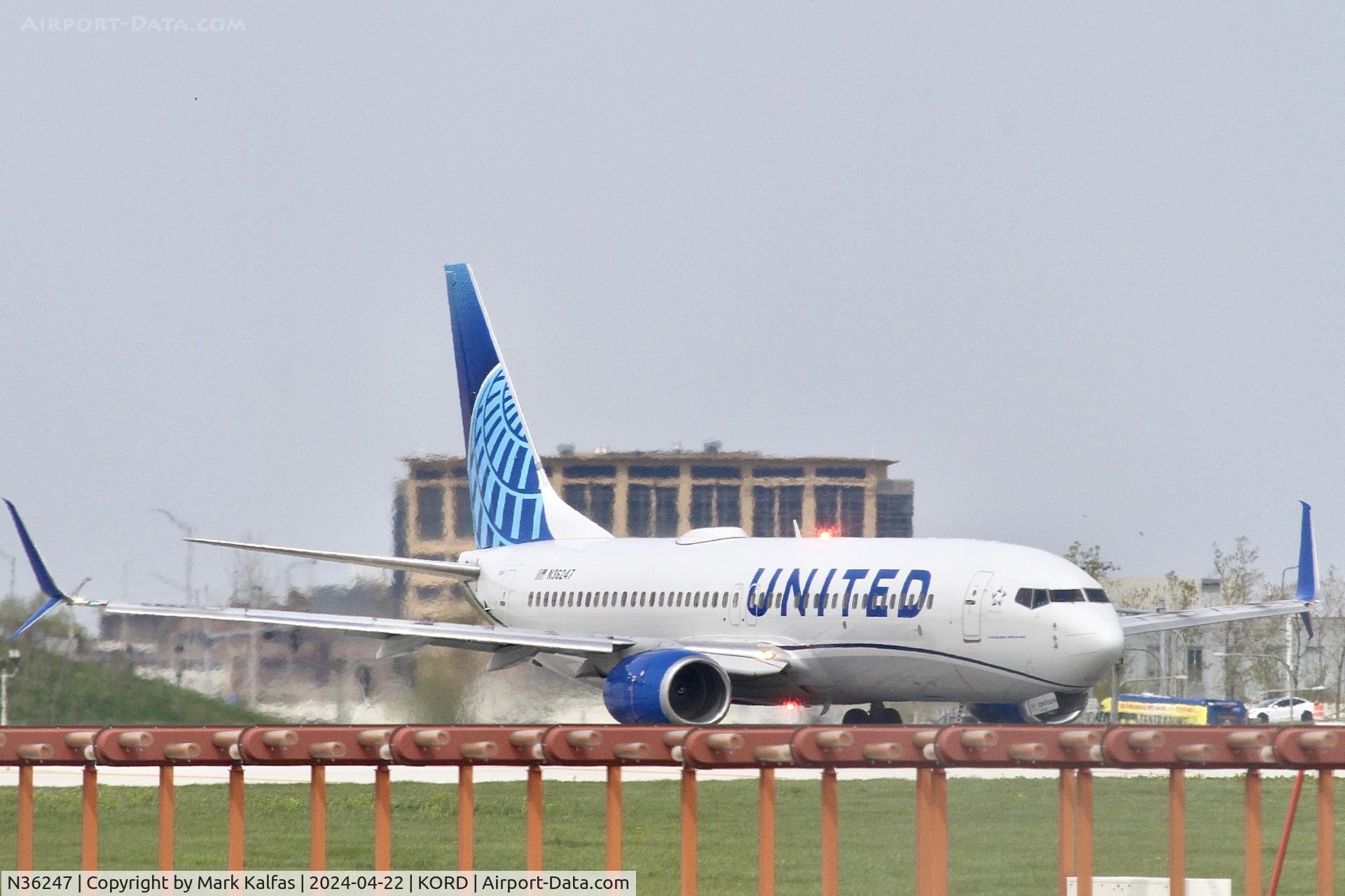 N36247, 1999 Boeing 737-824 C/N 28807, B739 United Airlines Boeing 737-824 N36247 departing 22L KORD