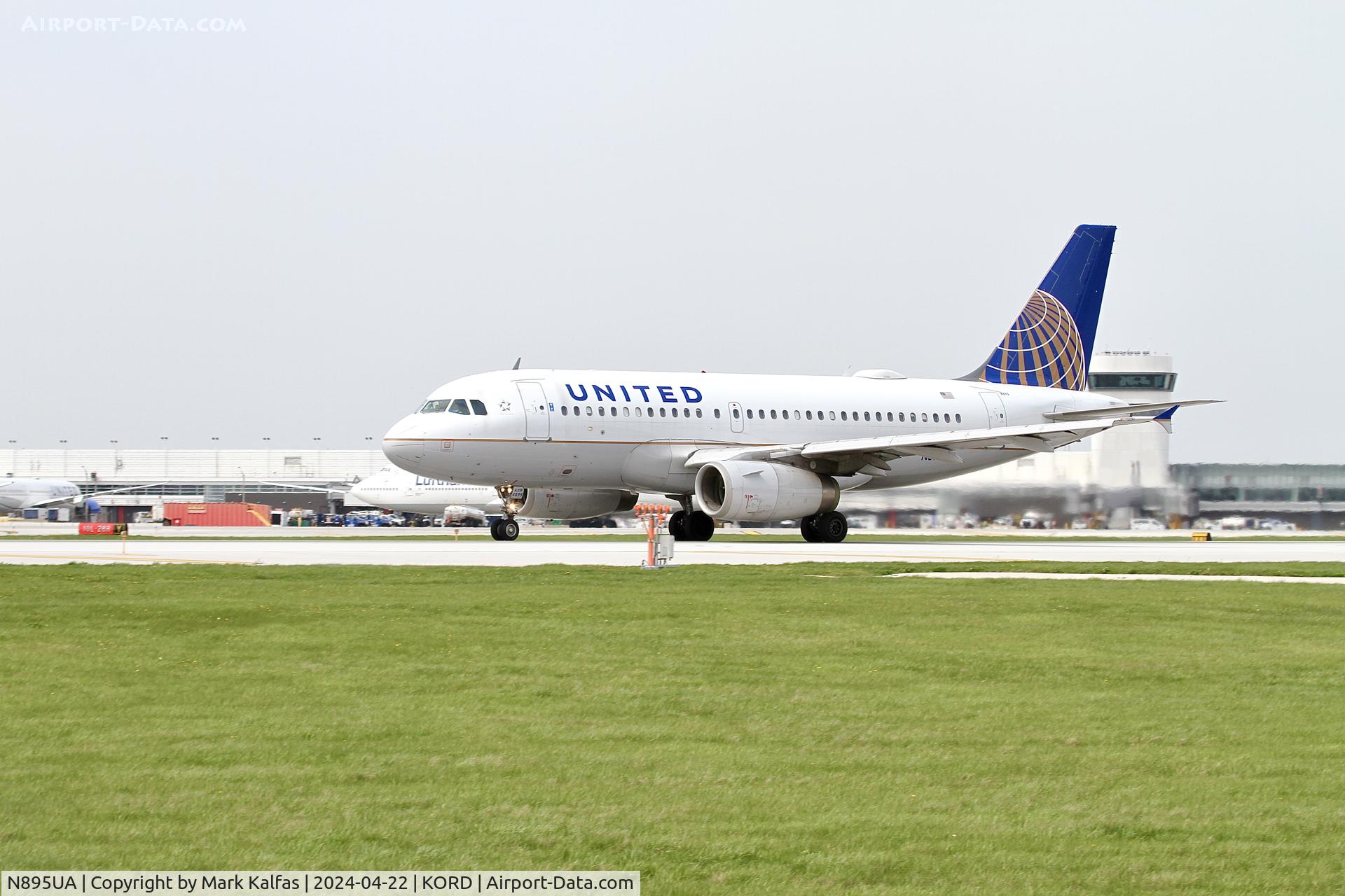 N895UA, 2007 Airbus A319-132 C/N 3020, A319 United Airlines Airbus A319-132 N895UA departing 22l KORD