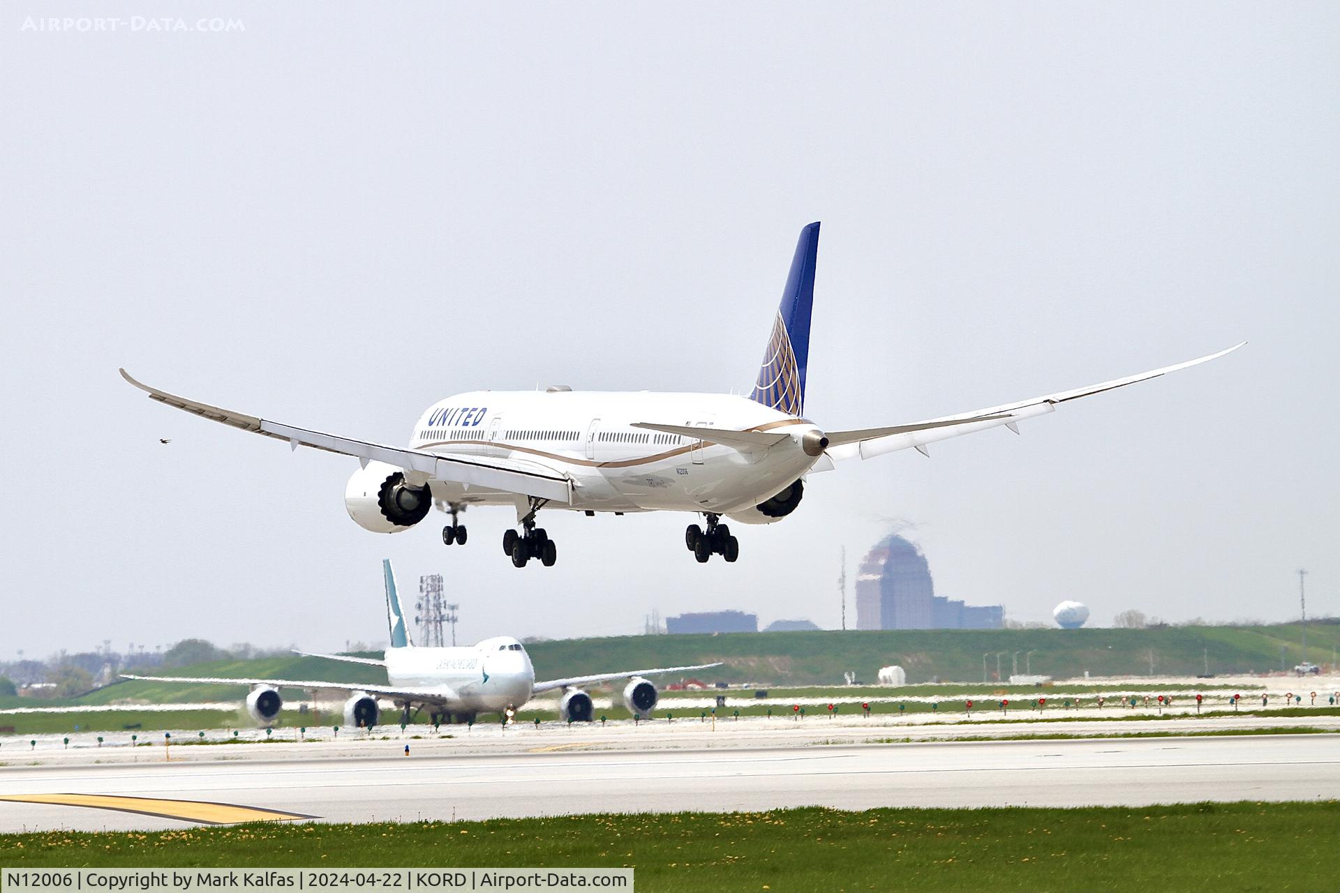 N12006, 2019 Boeing 787-10 Dreamliner C/N 60140, B78X United Airlines BOEING 787-10 Dreamliner N12006 28Capproach KORD