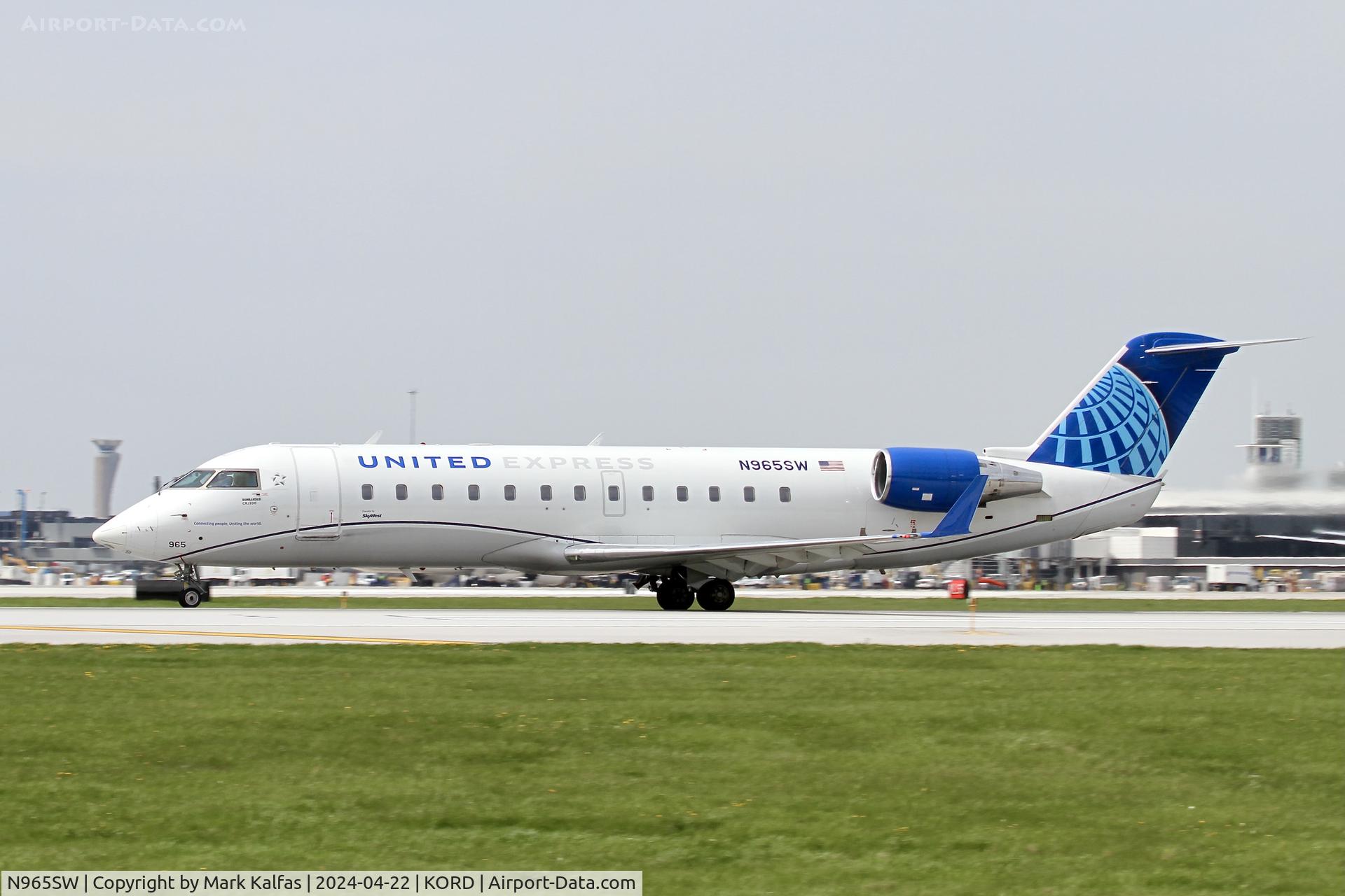 N965SW, 2003 Bombardier CRJ-200ER (CL-600-2B19) C/N 7871, CRJ2 SkyWest/United Express Bombardier CL-600-2B19 N965SW departing 22L KORD