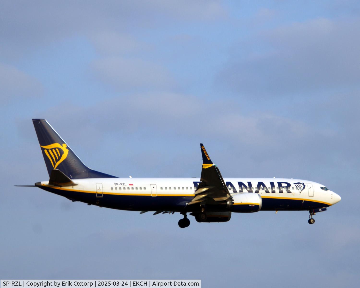 SP-RZL, 2021 Boeing 737 MAX 8-200 C/N 62333, SP-RZL landing rw 04L