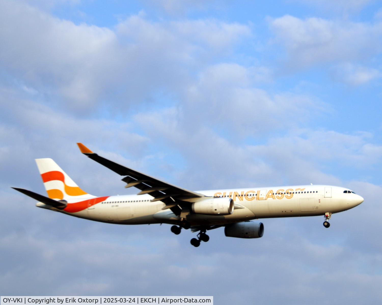OY-VKI, 2000 Airbus A330-343X C/N 357, OY-VKI landing rw 04L