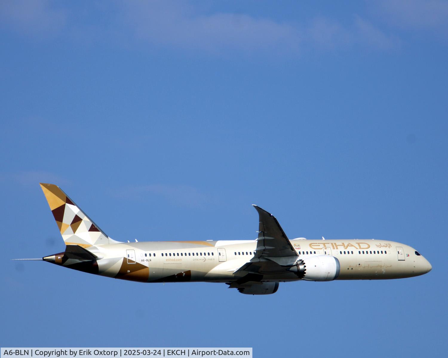 A6-BLN, 2017 Boeing 787-9 Dreamliner C/N 39659, A6-BLN takeoff rw 04R
