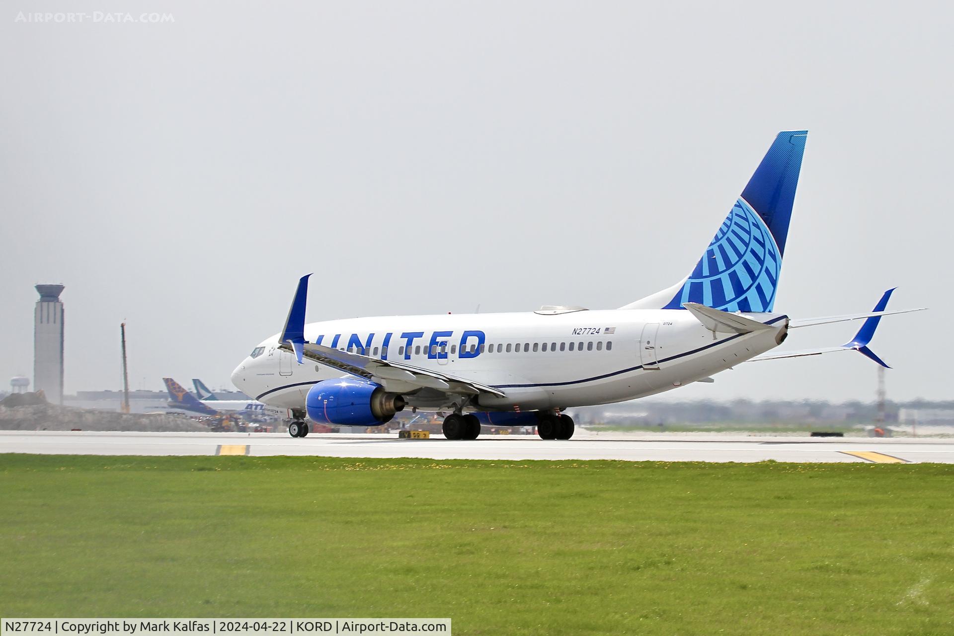 N27724, 1999 Boeing 737-724 C/N 28791, B737 United Airlines Boeing 737-724 N27724 departing 22L KORD