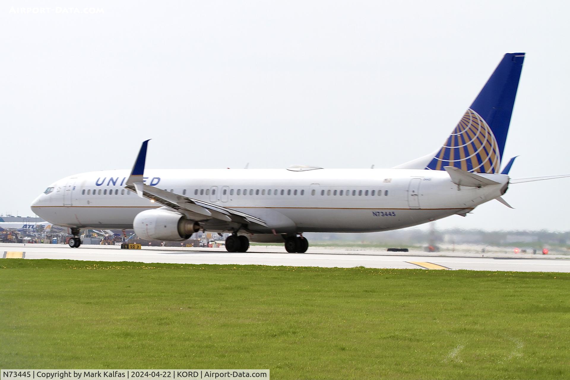 N73445, 2011 Boeing 737-924/ER C/N 40000, B738 United Airlines Boeing 737-924/ER, N73445 departing 22L KORD