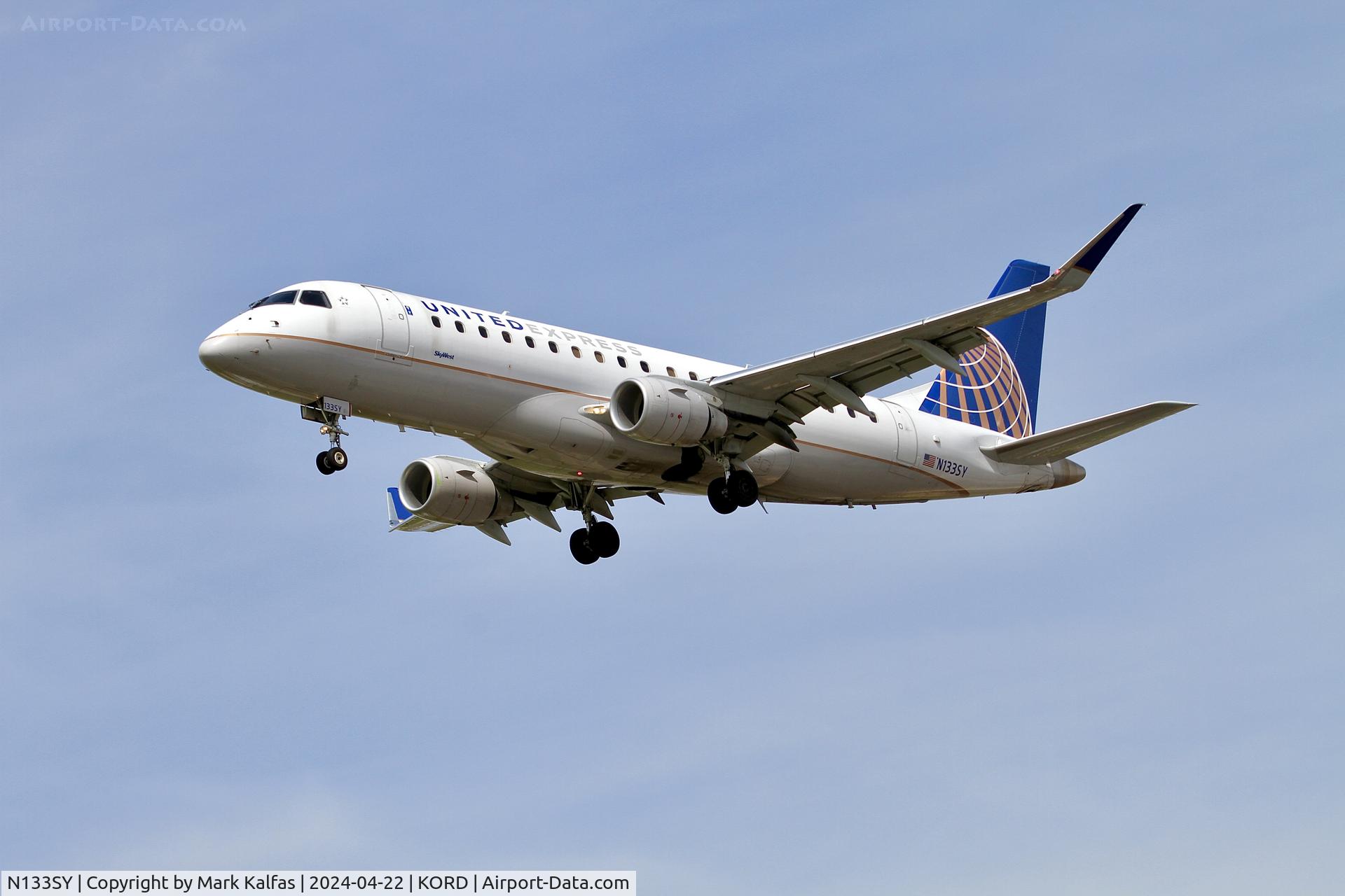 N133SY, 2015 Embraer 175LR (ERJ-170-200LR) C/N 17000452, E75L SkyWest Embraer 175LR (ERJ-170-200LR) N133SY 28C approach KORD