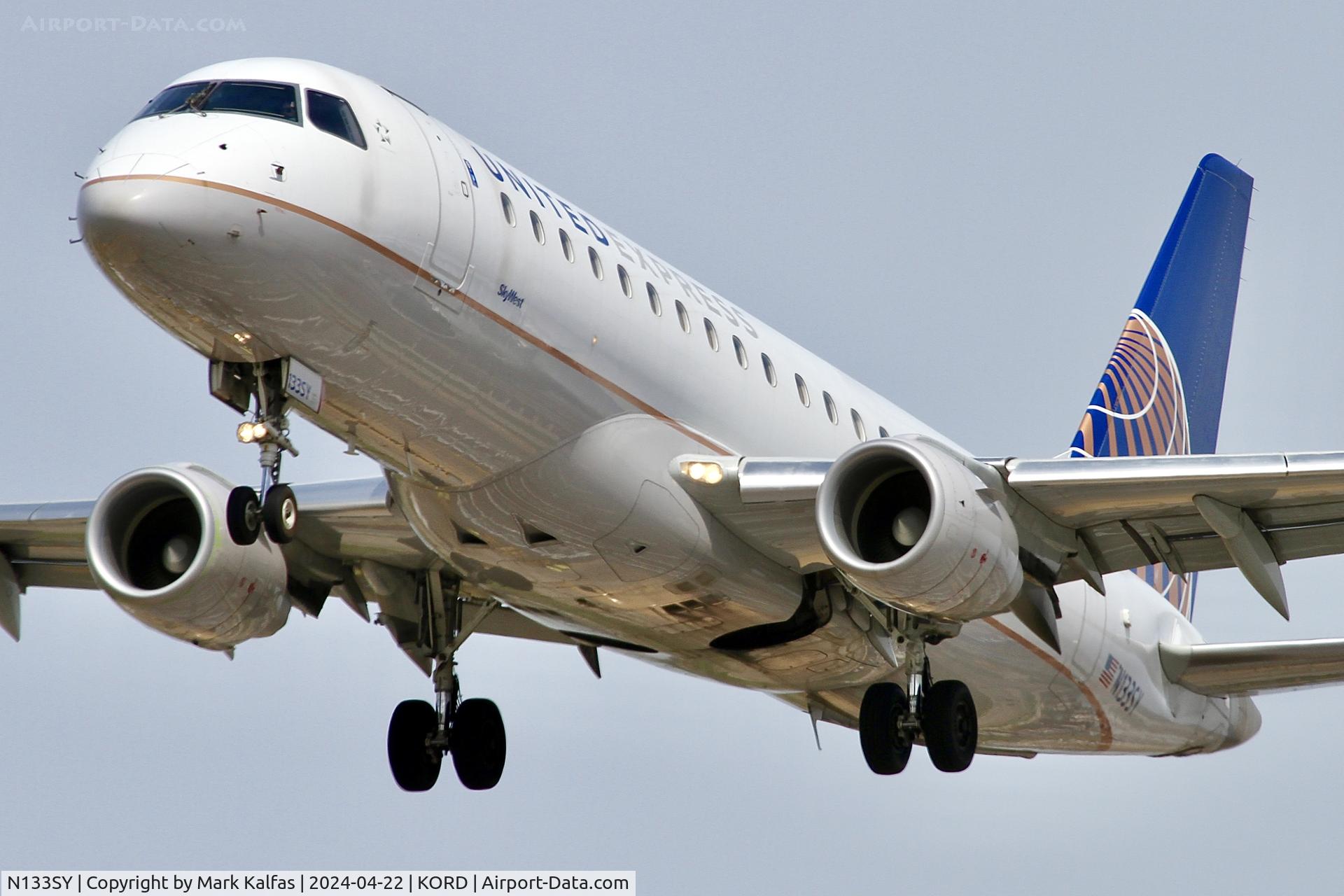 N133SY, 2015 Embraer 175LR (ERJ-170-200LR) C/N 17000452, E75L SkyWest Embraer 175LR (ERJ-170-200LR) N133SY 28C approach KORD