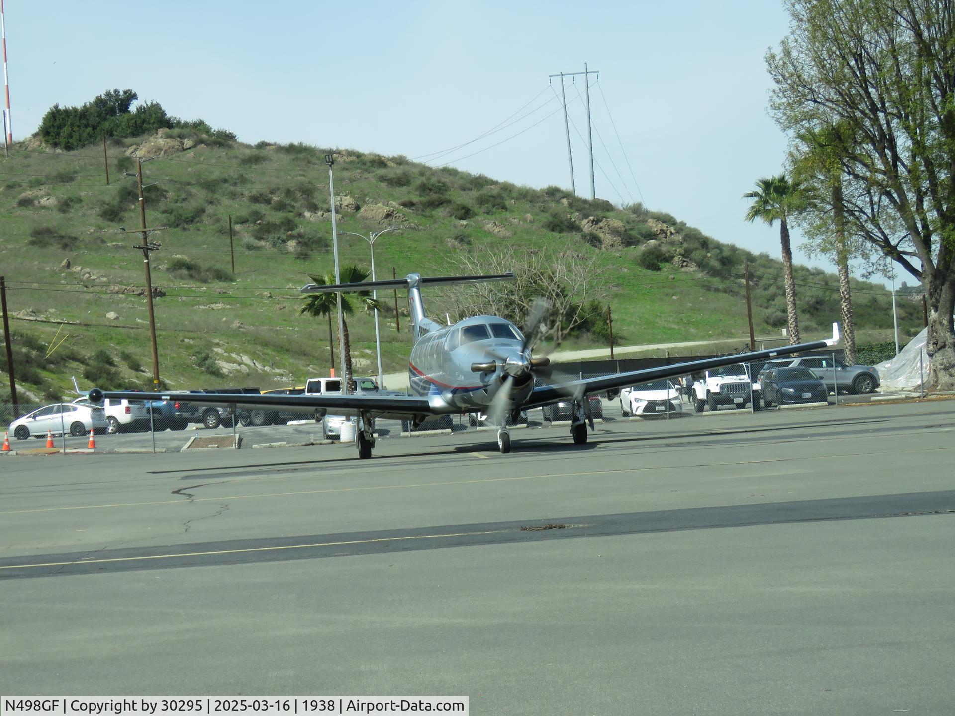 N498GF, 2003 Pilatus PC-12/45 C/N 498, Starting to leave