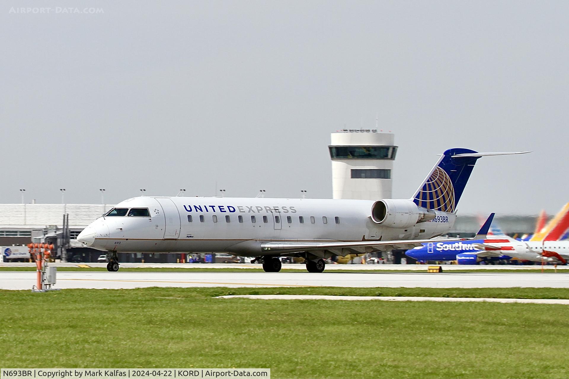 N693BR, 2003 Bombardier CRJ-200ER (CL-600-2B19) C/N 7761, CRJ2 SkyWest/United Express Bombardier CL-600-2B19, N693BR departing 22L KORD