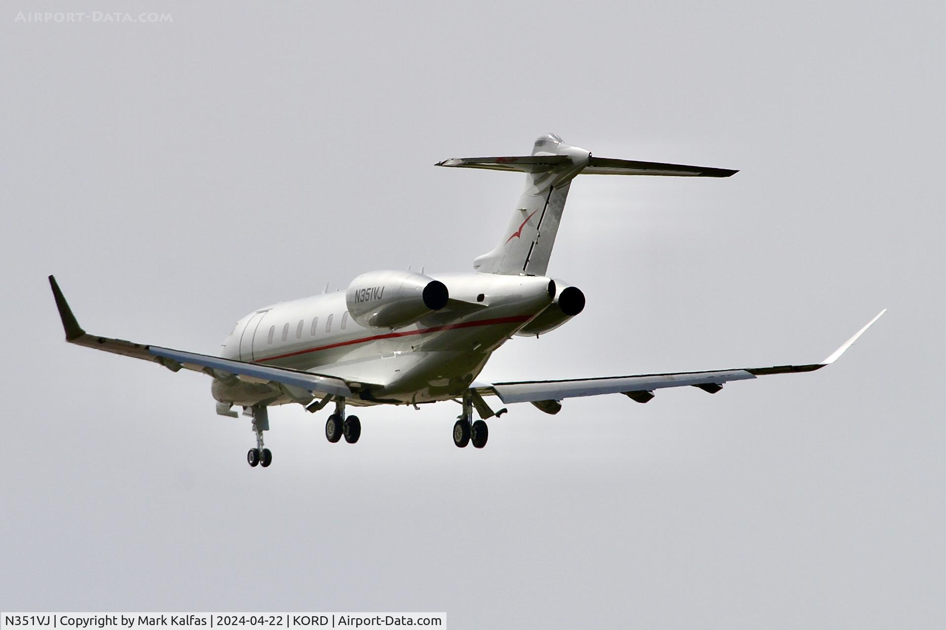 N351VJ, 2015 Bombardier Challenger 350 (BD-100-1A10) C/N 20573, CL35 Vista Jet Bombardier Challenger 350 (BD-100-1A10) N351VJ arriving 28C KORD