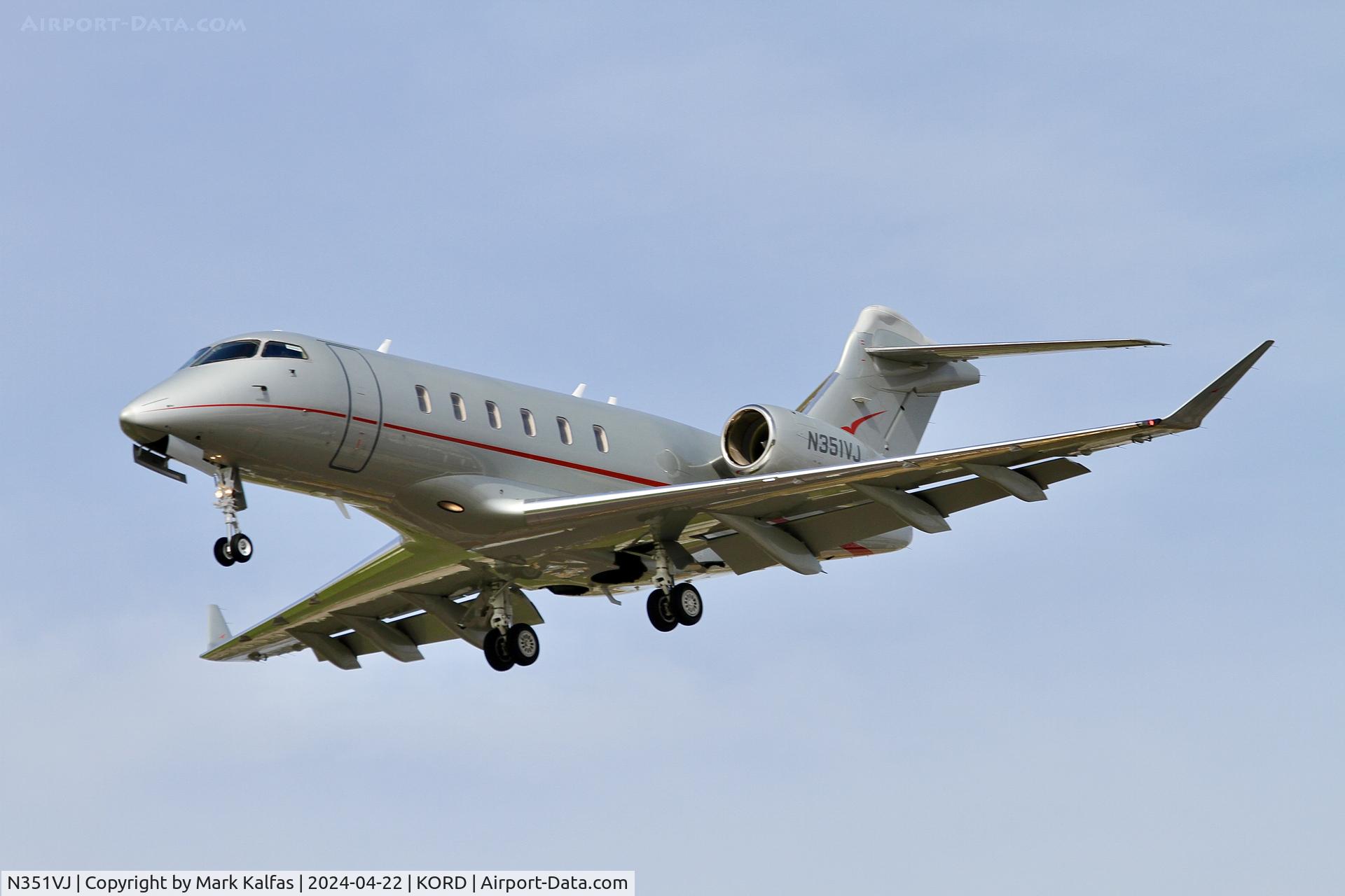 N351VJ, 2015 Bombardier Challenger 350 (BD-100-1A10) C/N 20573, CL35 Vista Jet Bombardier Challenger 350 (BD-100-1A10) N351VJ arriving 28C KORD