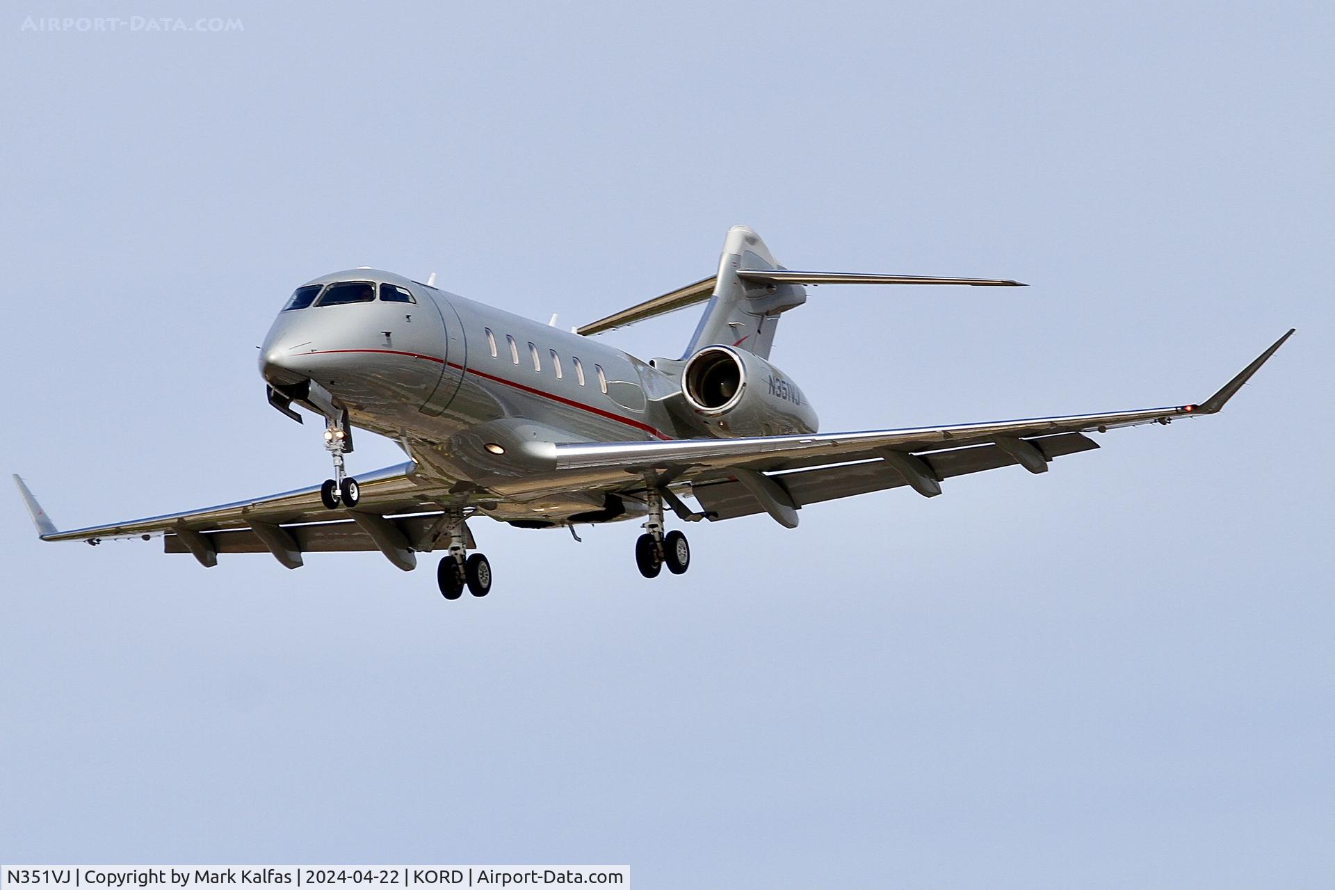 N351VJ, 2015 Bombardier Challenger 350 (BD-100-1A10) C/N 20573, CL35 Vista Jet Bombardier Challenger 350 (BD-100-1A10) N351VJ arriving 28C KORD