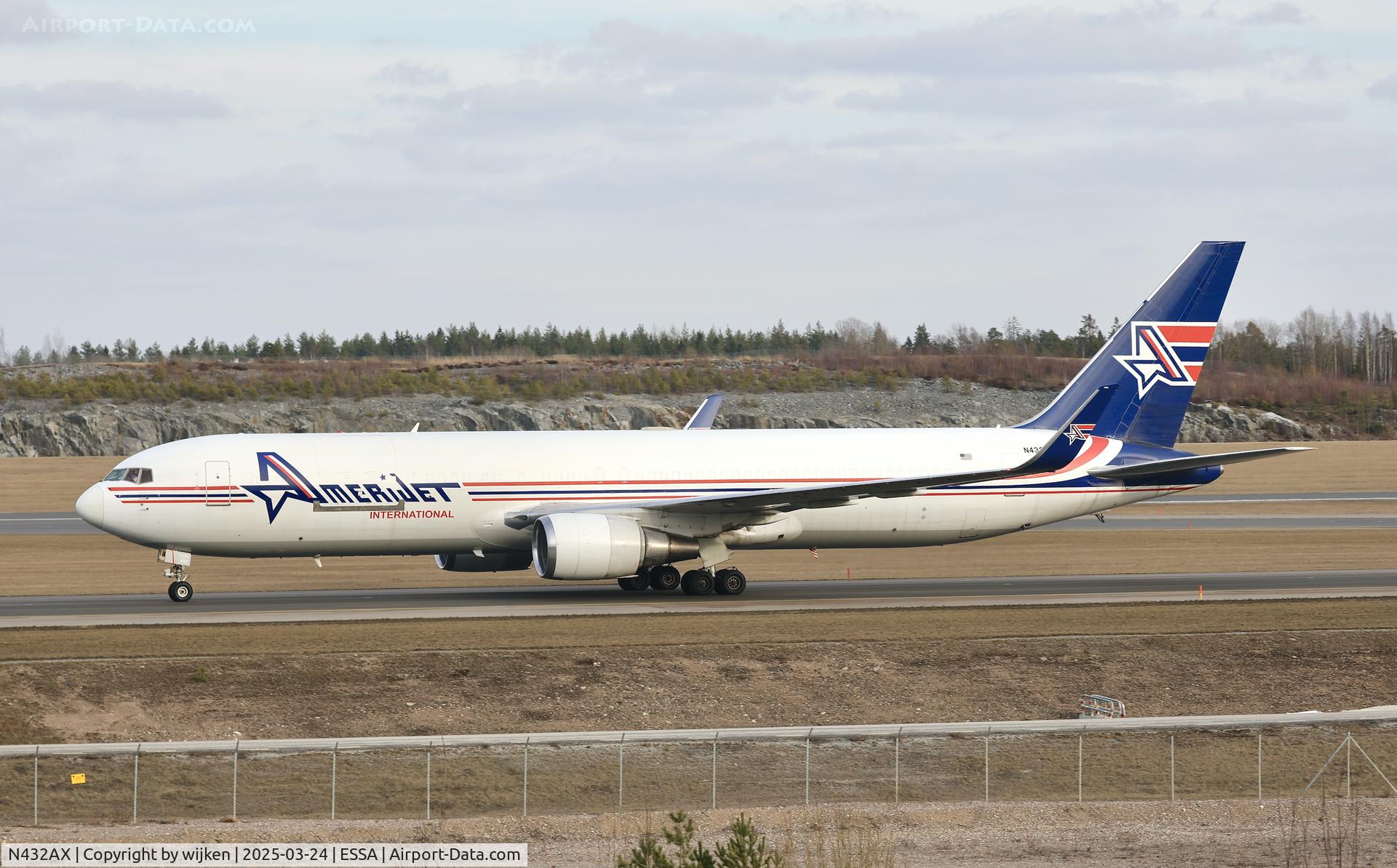 N432AX, 1994 Boeing 767-323 C/N 27449, Twy W