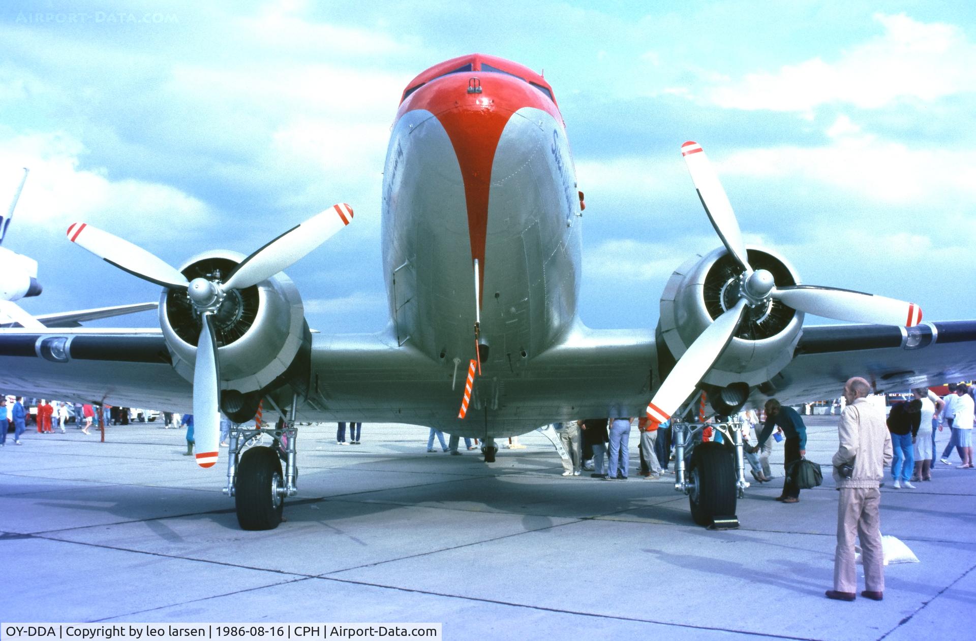 OY-DDA, 1941 Douglas C-47A Skytrain C/N 9664, Copenhagen 16.8.1986