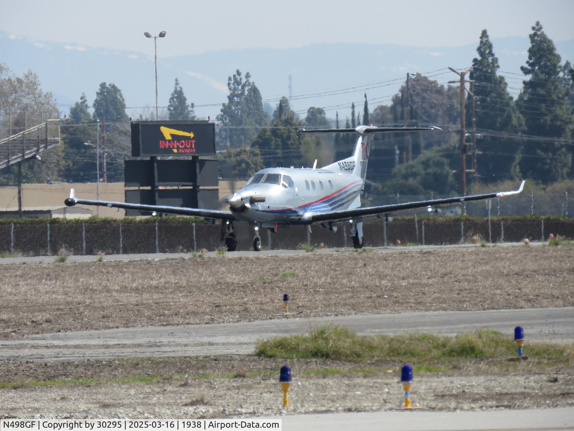 N498GF, 2003 Pilatus PC-12/45 C/N 498, Taking off