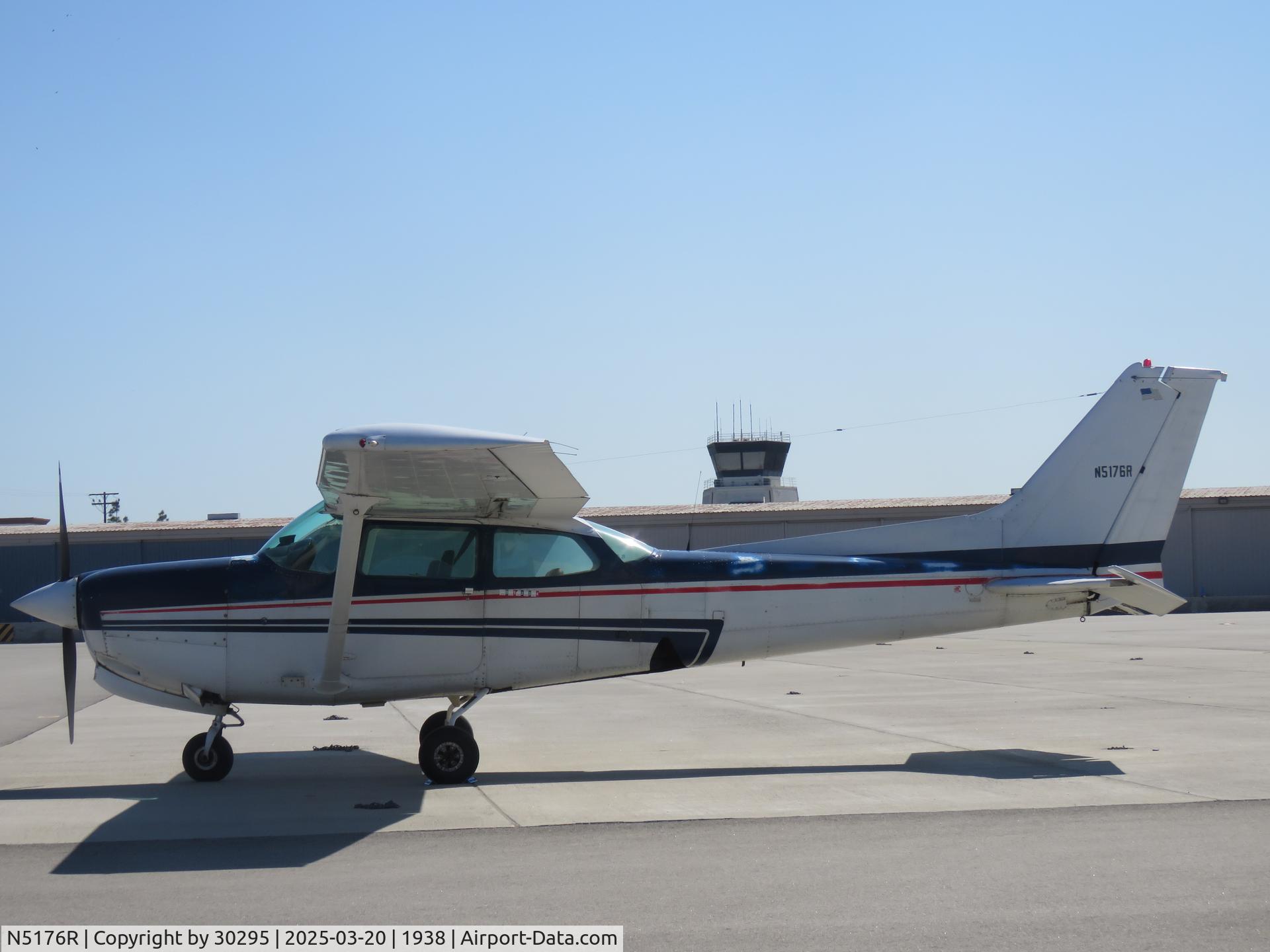 N5176R, 1979 Cessna 172RG Cutlass RG C/N 172RG0044, Parked