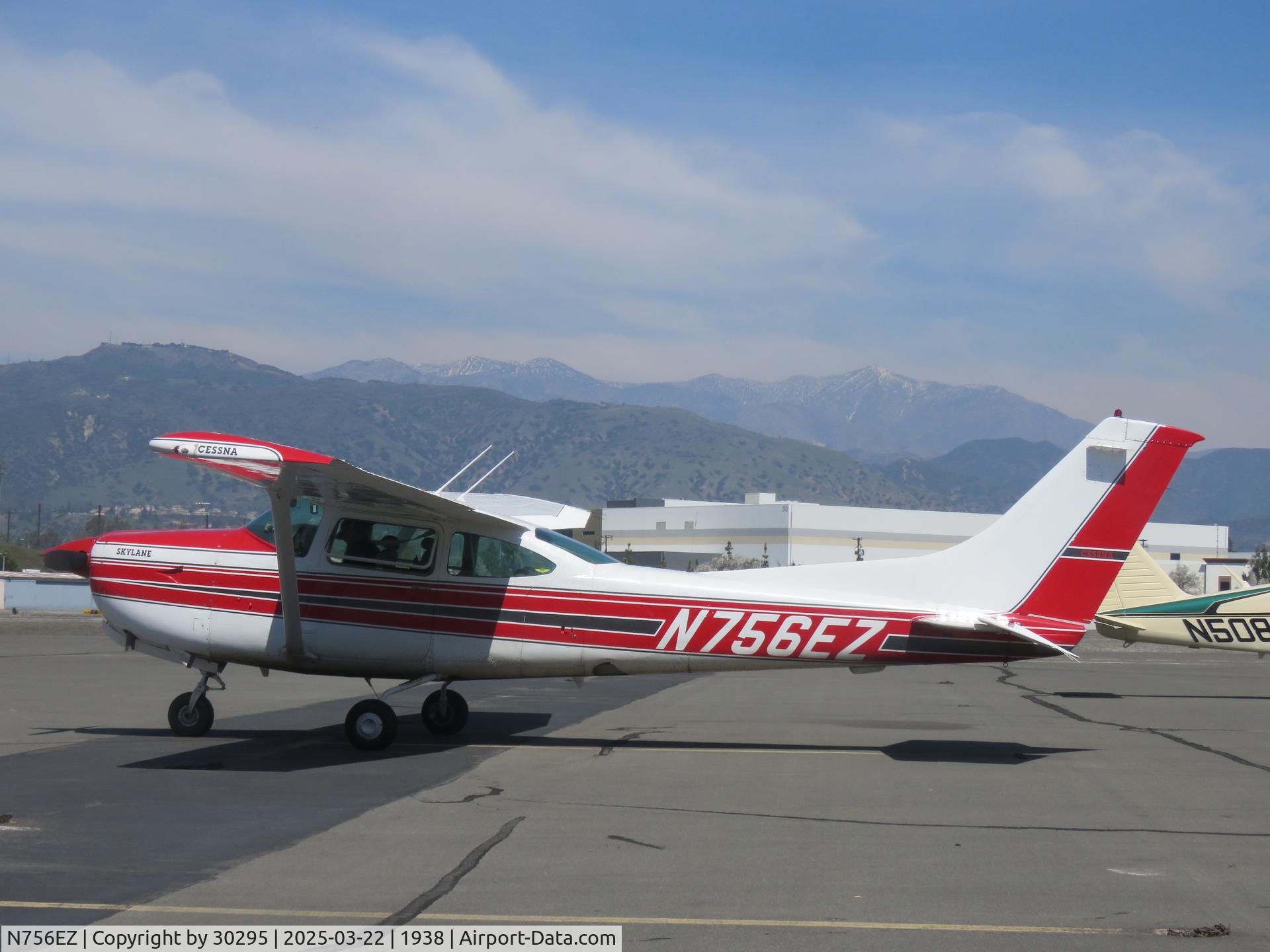 N756EZ, 1979 Cessna TR182 Turbo Skylane RG C/N R18201058, Parked