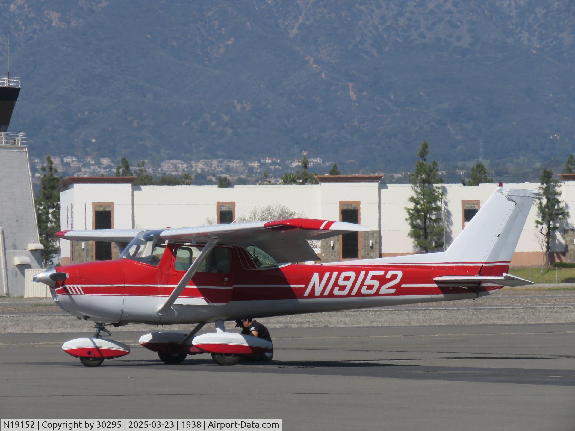 N19152, 1972 Cessna 150L C/N 15074201, Parked