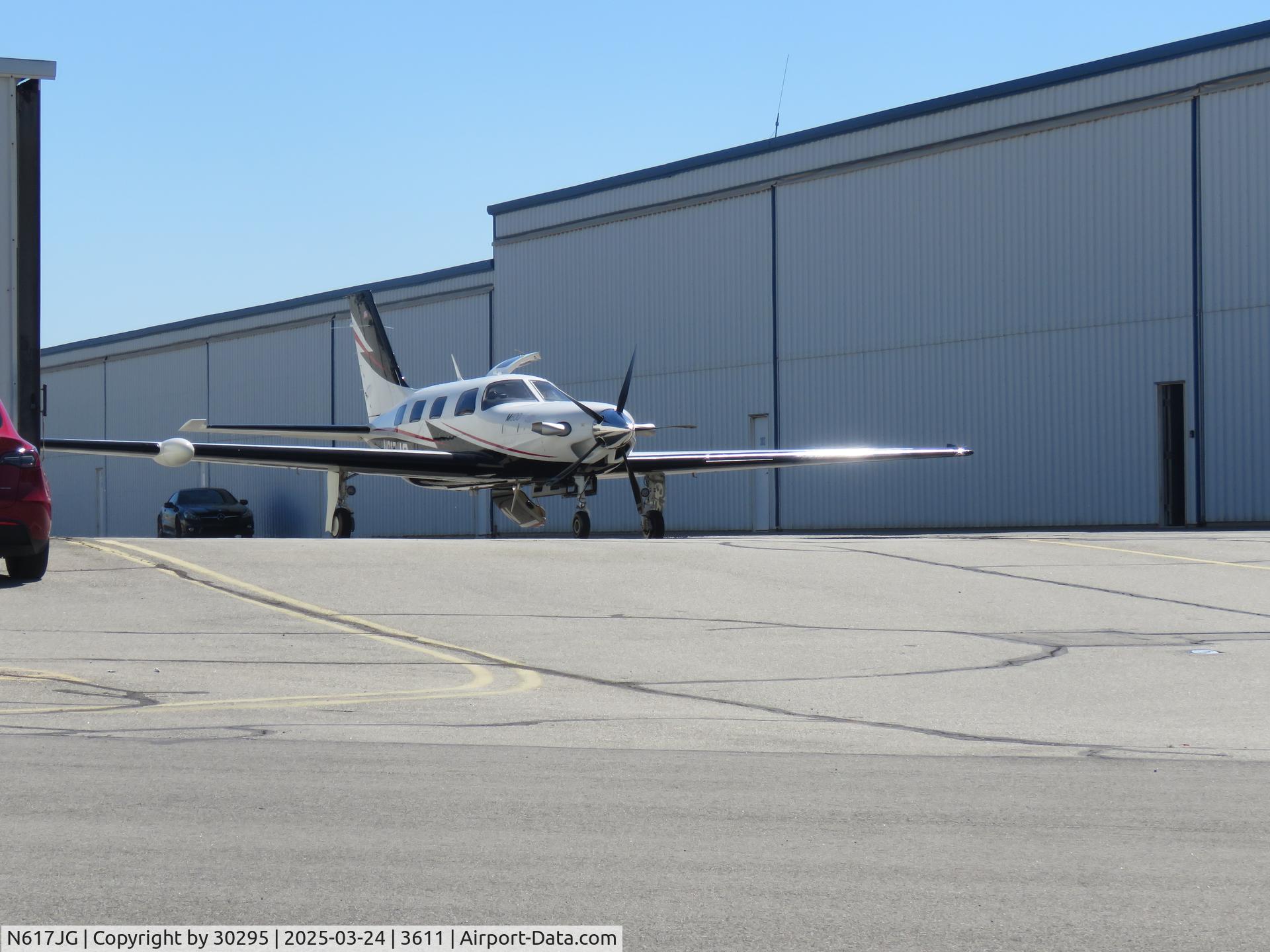 N617JG, 2017 Piper M600 (PA-46-600TP) C/N 4698042, Getting ready to go
