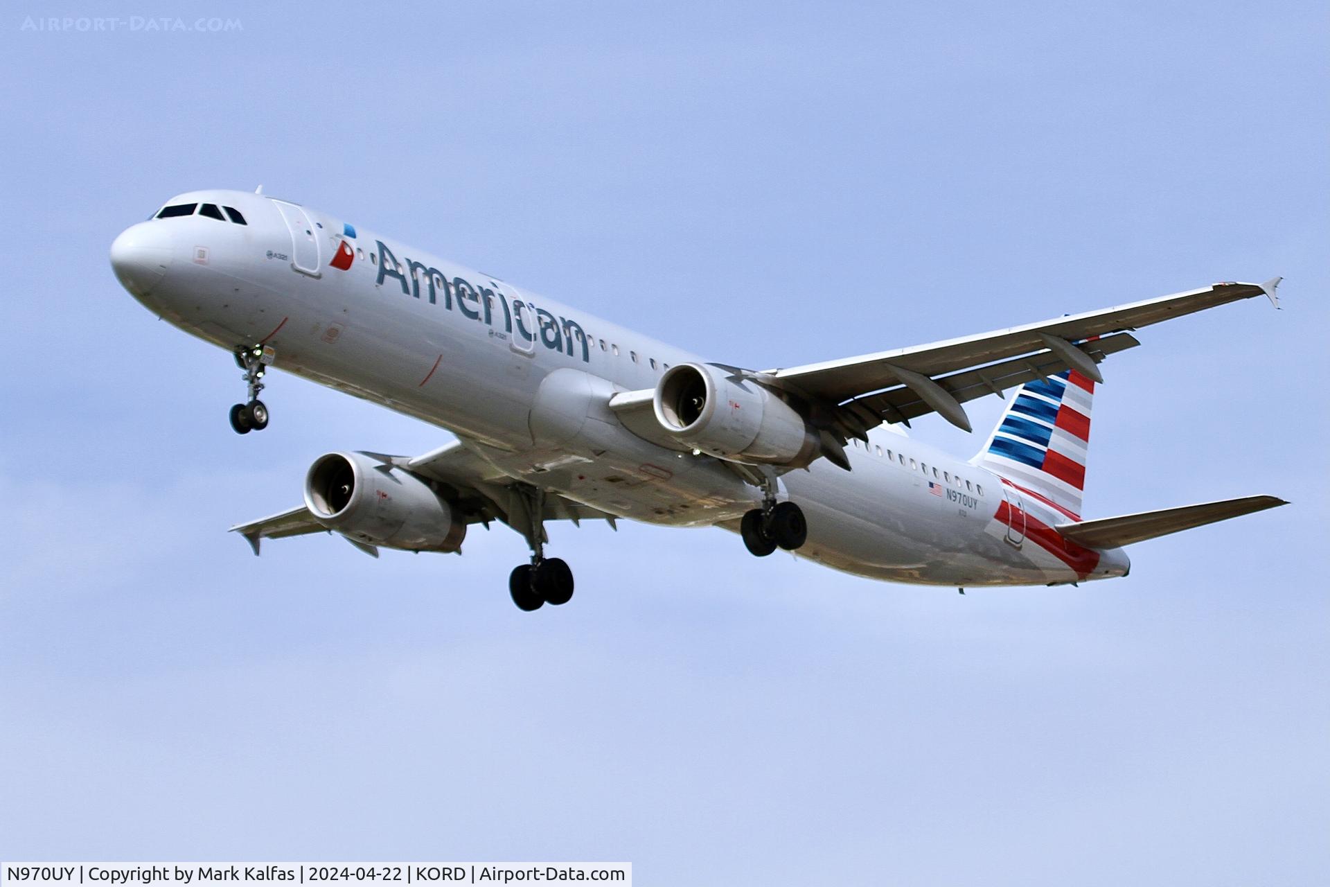 N970UY, 2009 Airbus A321-231 C/N 3924, A321 American Airlines Airbus A321-231 N970UY arriving 28C KORD