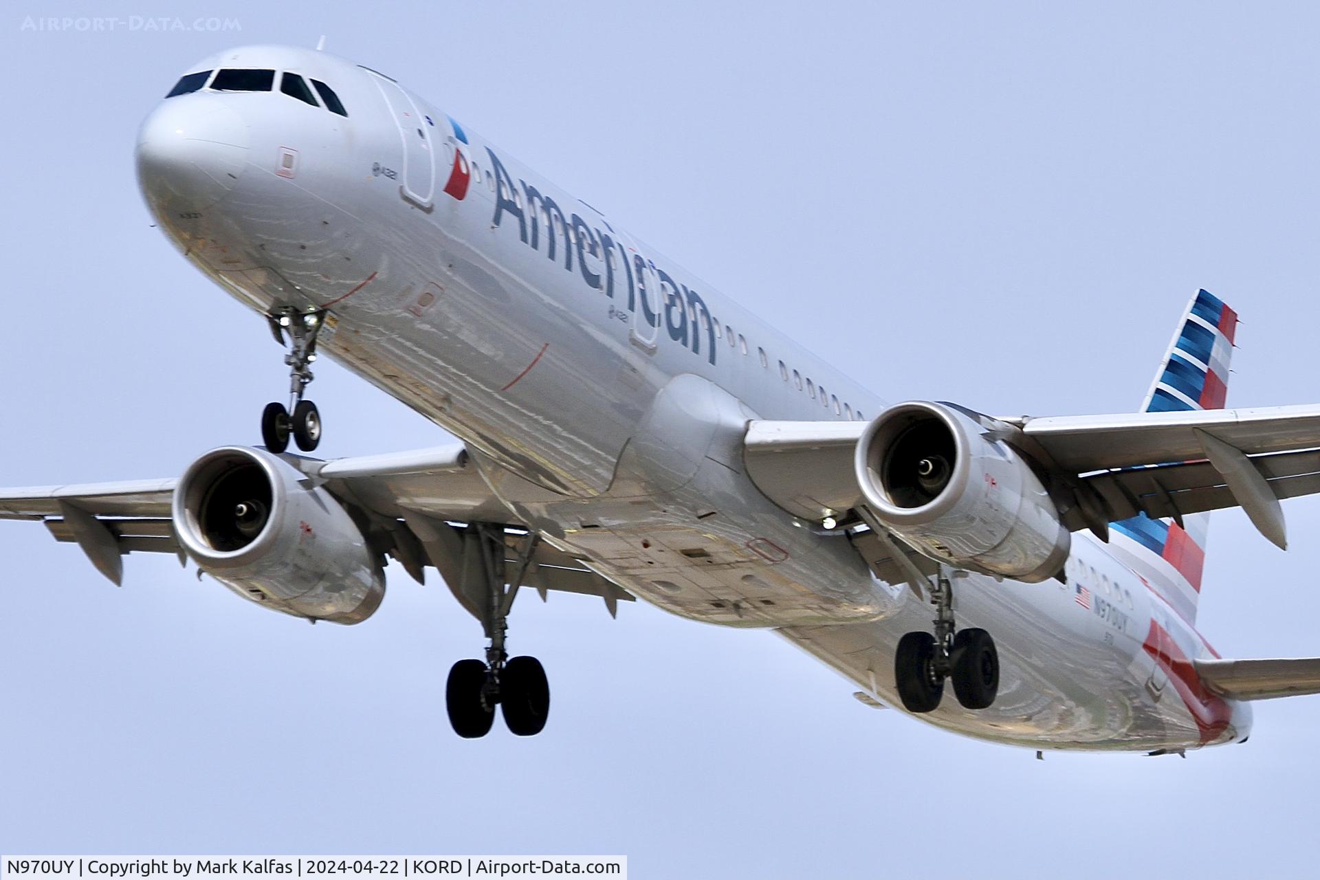 N970UY, 2009 Airbus A321-231 C/N 3924, A321 American Airlines Airbus A321-231 N970UY arriving 28C KORD