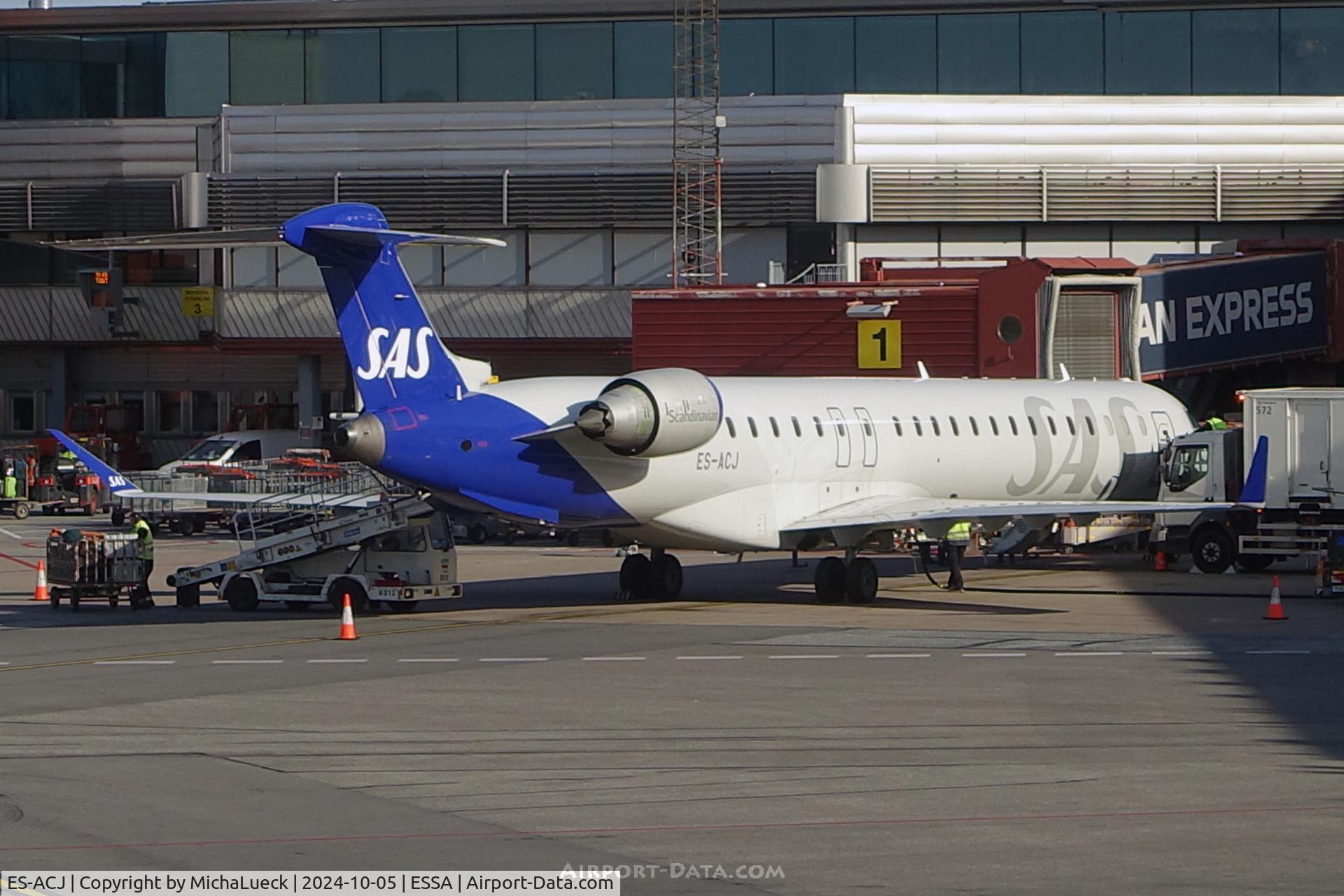 ES-ACJ, 2010 Bombardier CRJ-900LR (CL-600-2D24) C/N 15250, At Arlanda (just days before Xfly ceased operations)