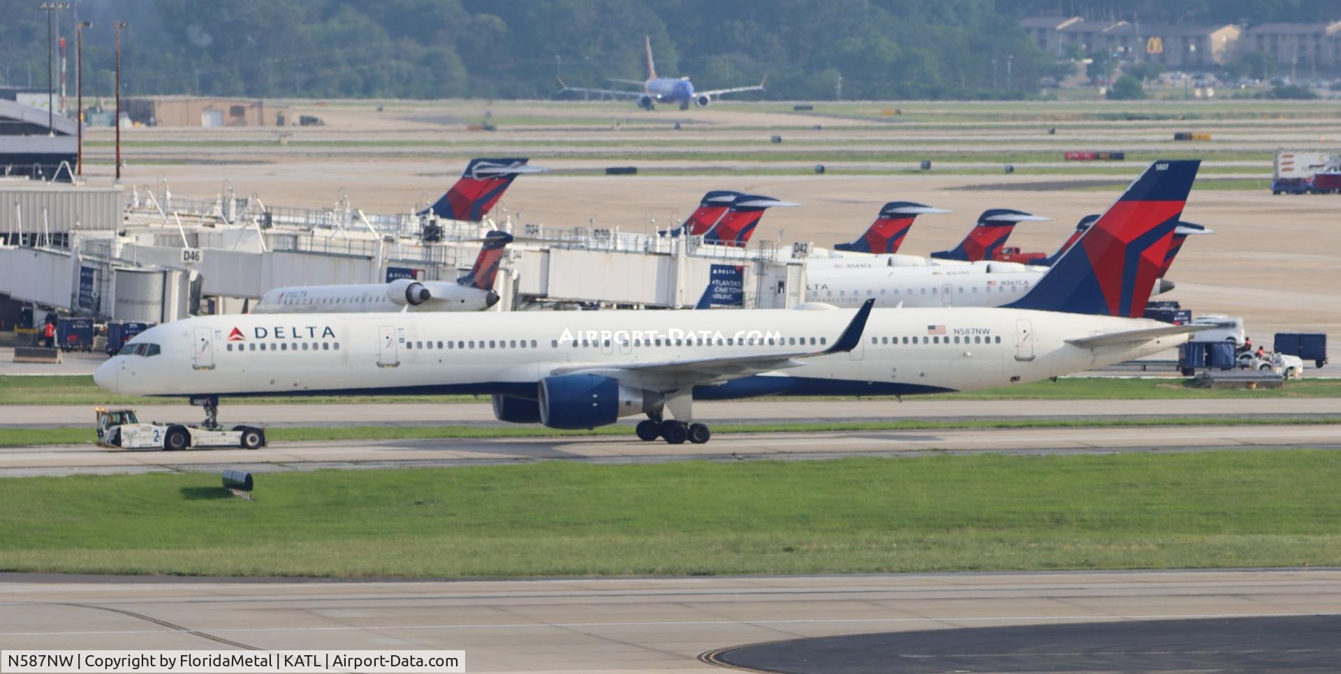 N587NW, 2002 Boeing 757-351 C/N 32986, DAL 753 zx