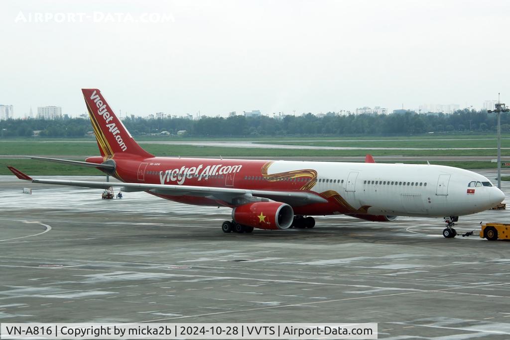 VN-A816, 2015 Airbus A330-343E C/N 1659, Taxiing